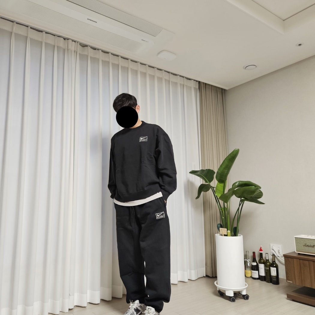 Nike x Stussy NRG Washed Fleece Crewneck Black (DO5310-010), Nike x Stussy NRG Washed Fleece Pants Black (DO5296-010) 착용 스타일 - 2