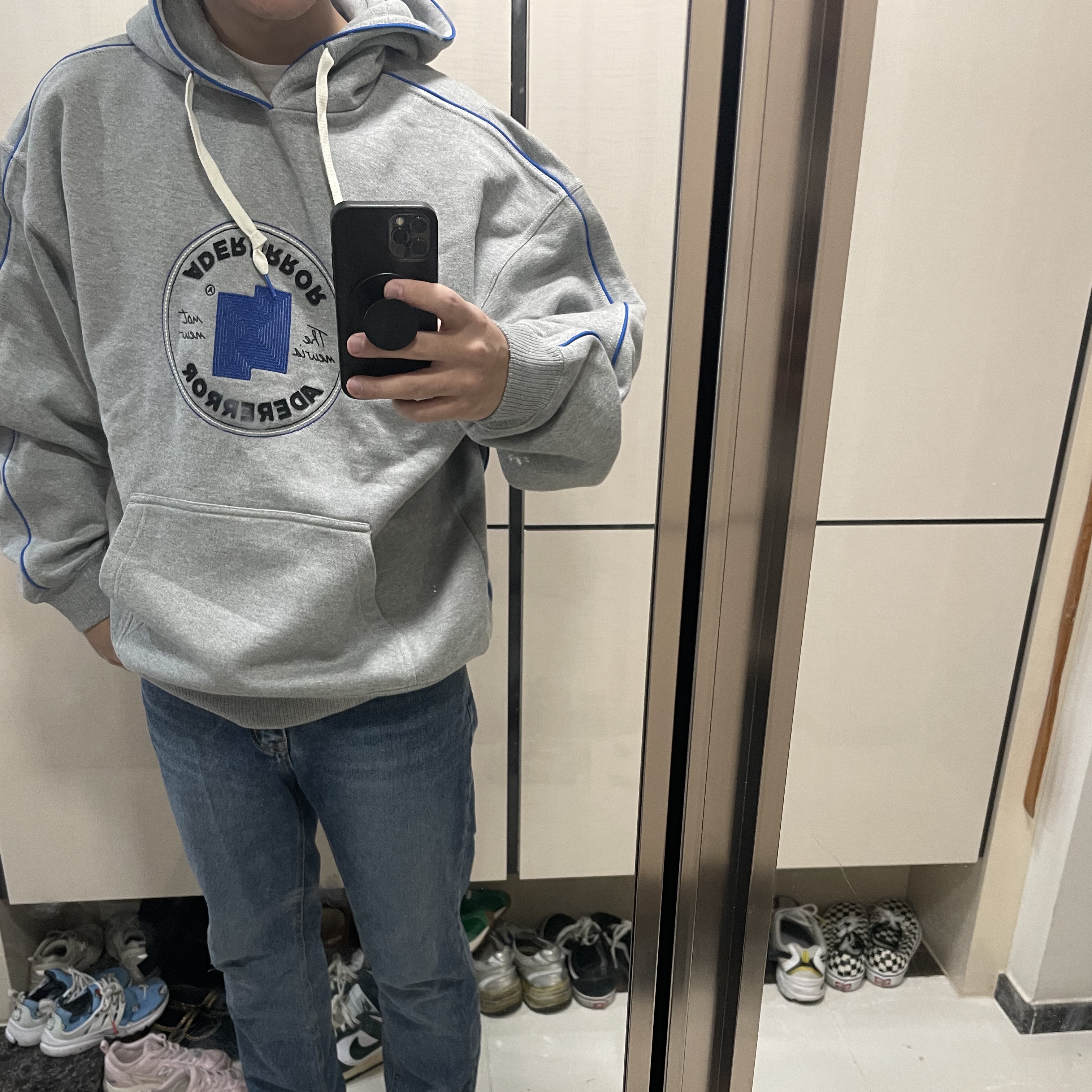 Converse x Ader Error Shapes Pullover Hoodie Vintage Grey Heather 착용 스타일