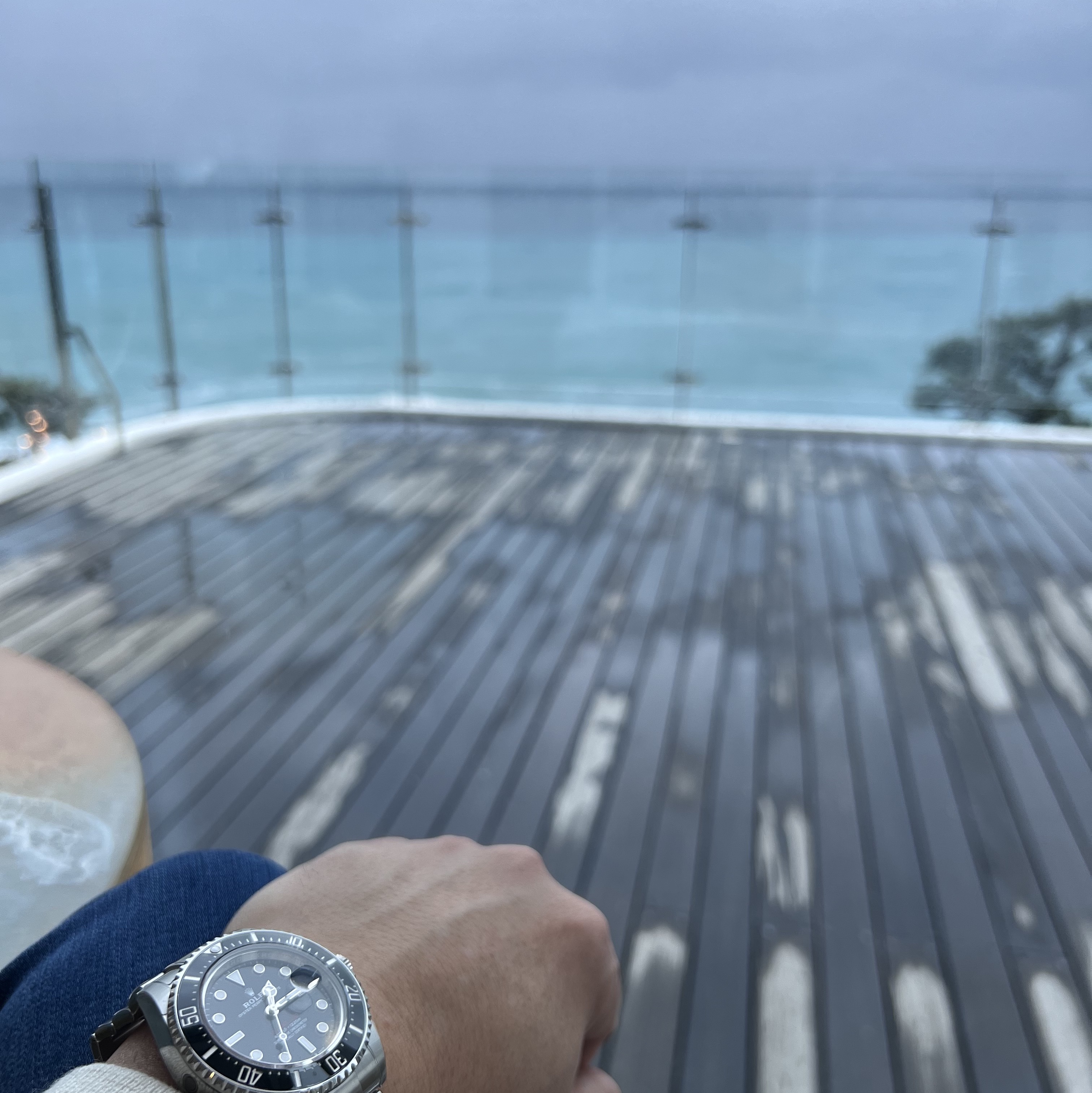 Rolex Sea-Dweller 43mm 126600 Black Oyster 착용 스타일