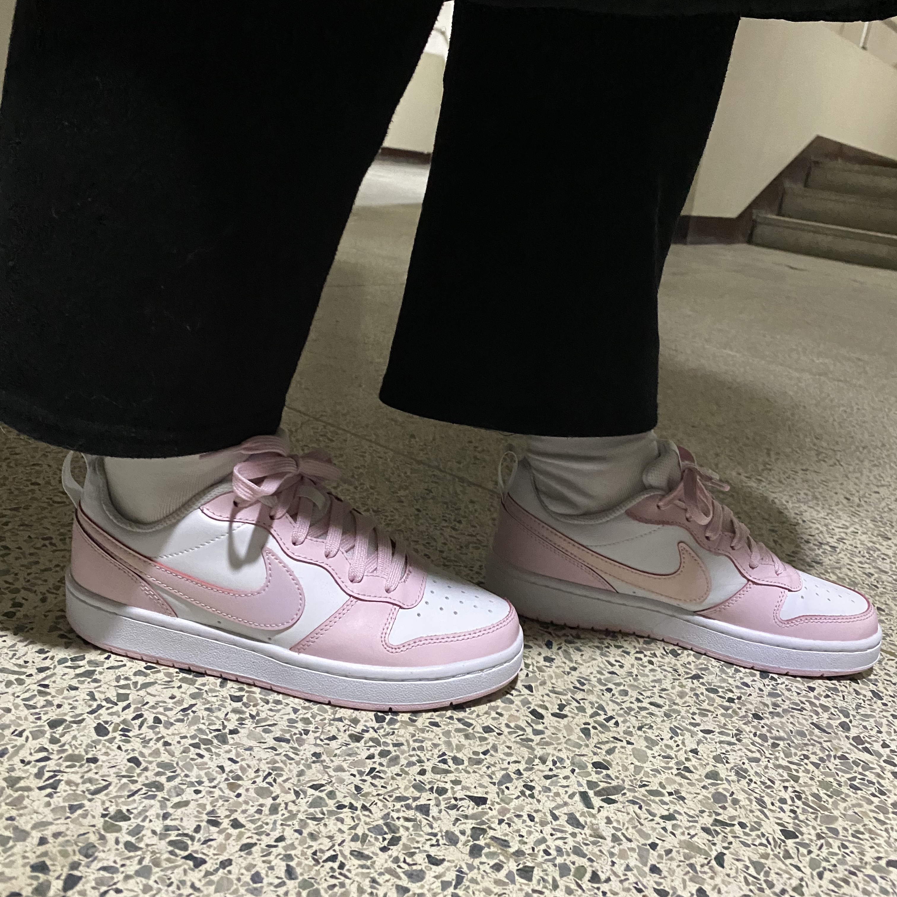 (GS) Nike Court Borough 2 SE White Pink Foam 착용 스타일 - 3