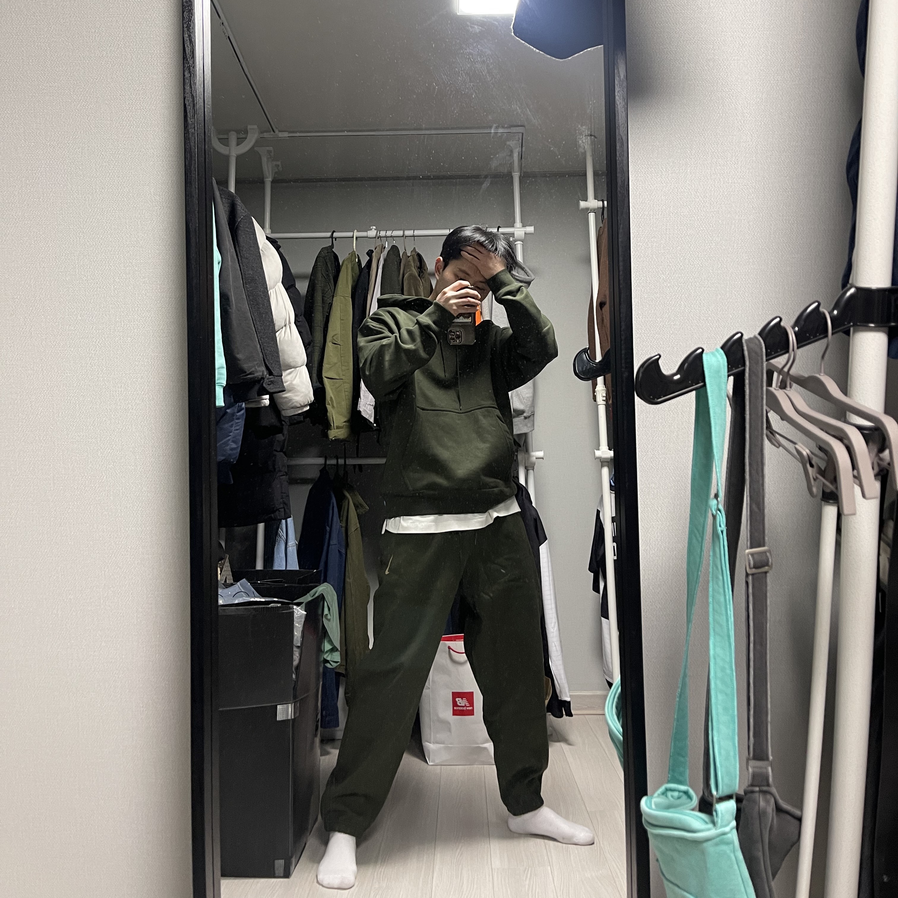 Nike x Billie Eilish NRG Fleece Hoodie Sequoia - Asia, Nike x Billie Eilish NRG Fleece Pants Sequoia - Asia 착용 스타일