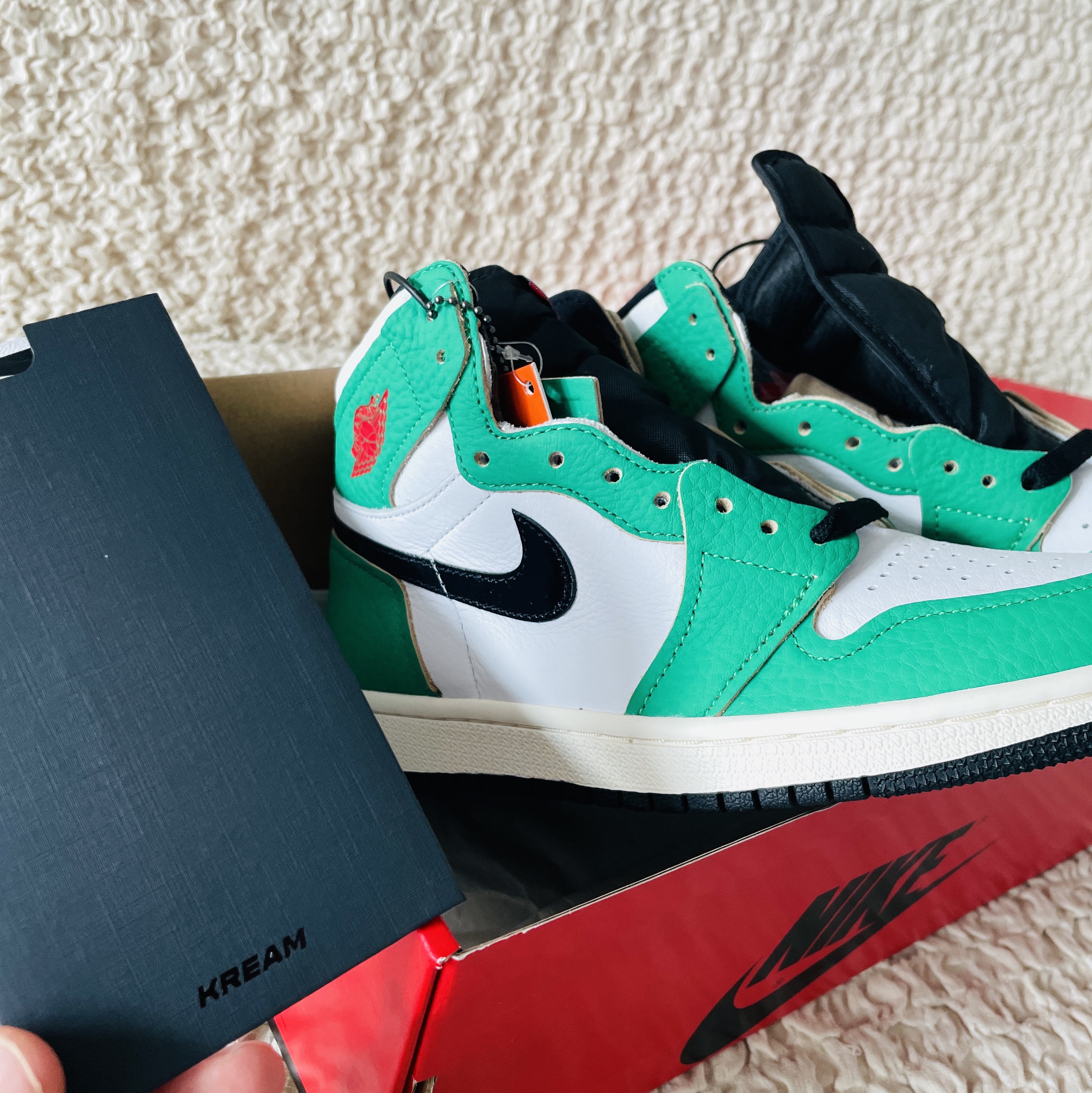 (W) Jordan 1 Retro High OG Lucky Green 착용 스타일 - 2