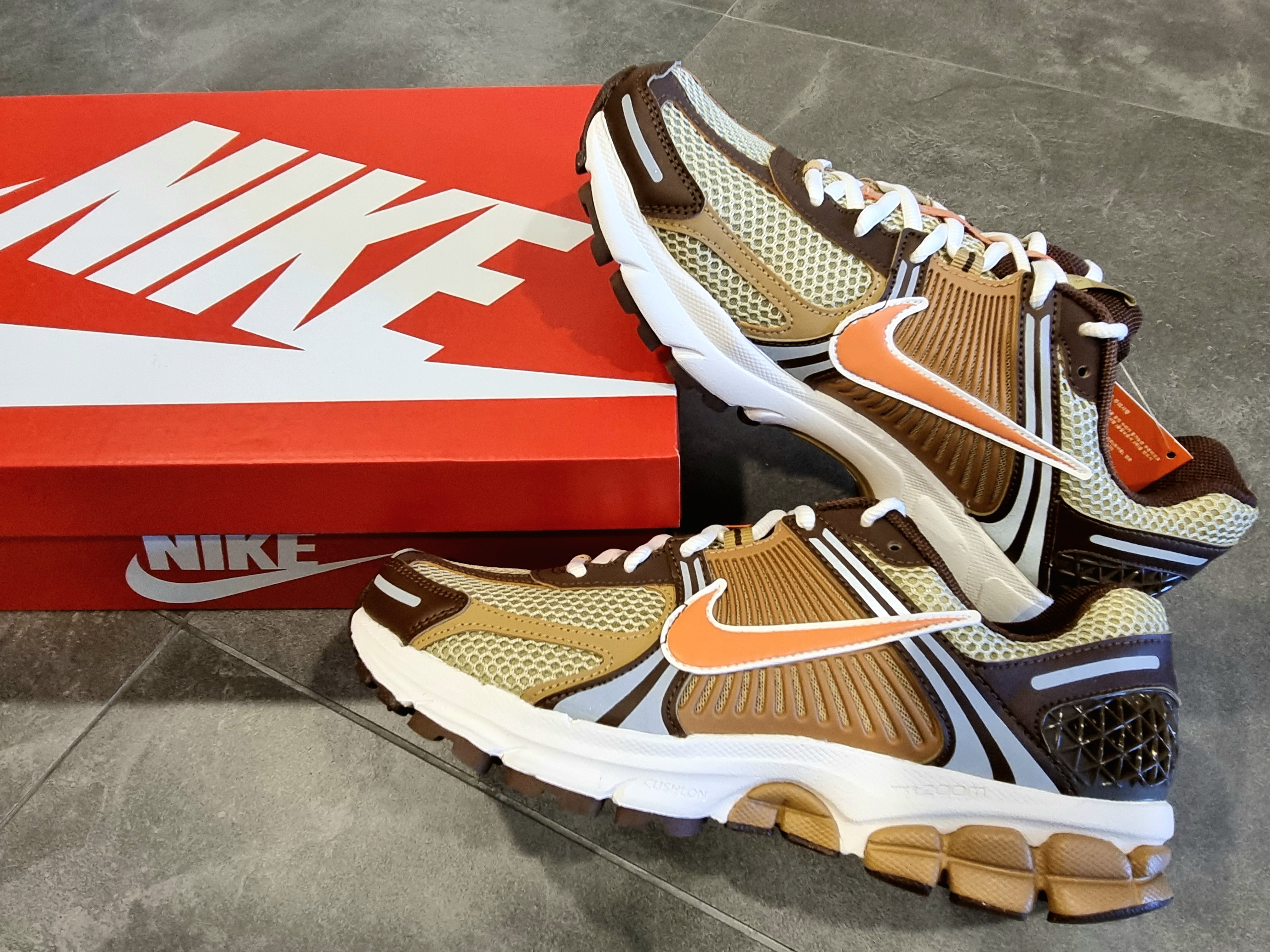 Nike Zoom Vomero 5 Wheat Grass and Cacao Wow 착용 스타일 - 5