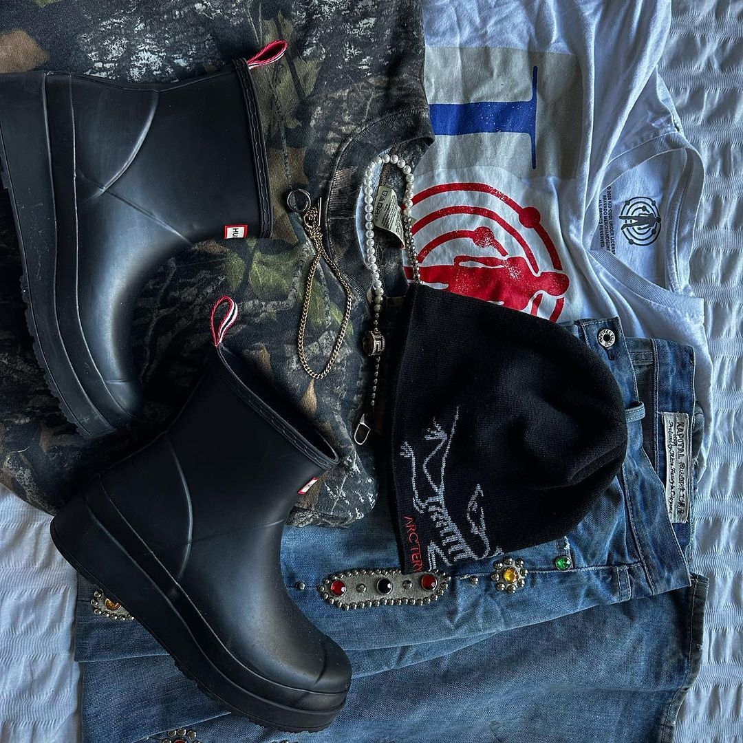 Hunter Original Play Short Rainboots Black, Arc'teryx Bird Head Toque 24K Black 착용 스타일 - 2