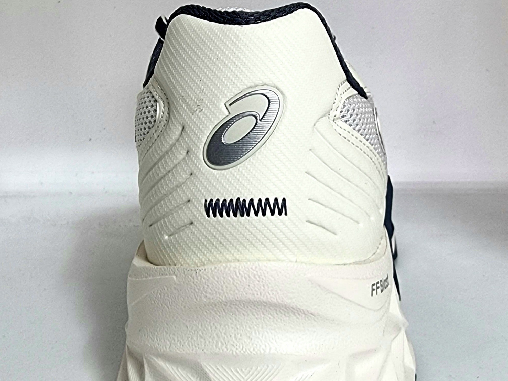 Asics Protoblast Ivory Cream 착용 스타일 - 3