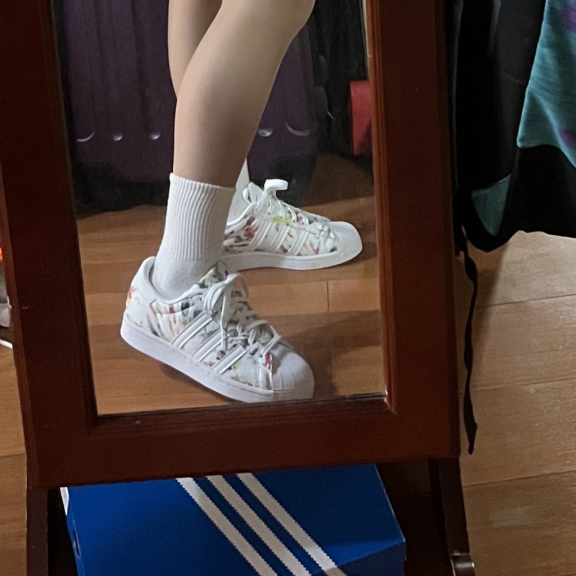 Adidas Superstar Cloud White Hazy Orange 착용 스타일 - 2