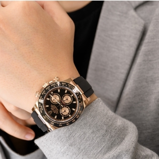Rolex Cosmograph Daytona 40mm 116515LN Black Pink Oysterflex 착용 스타일