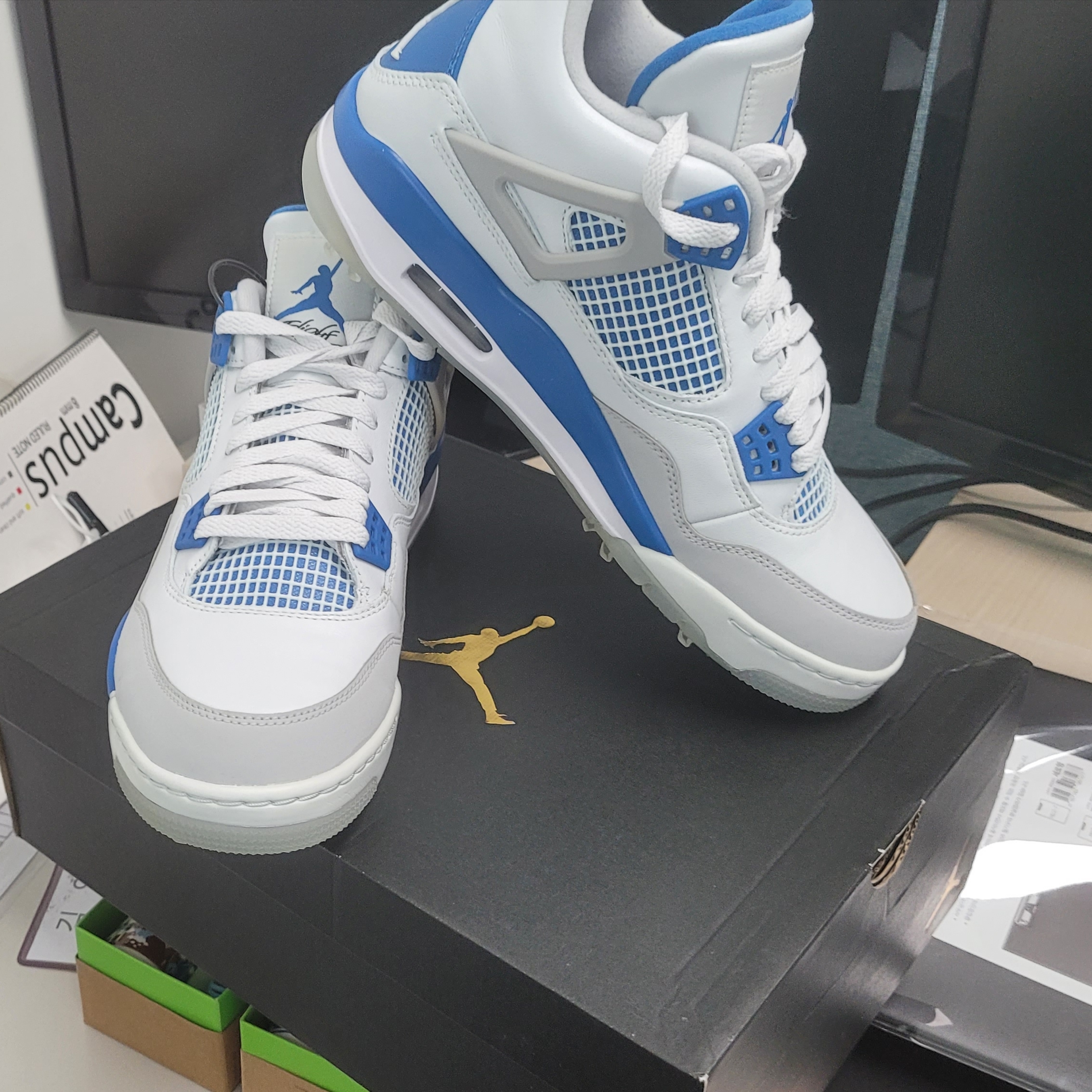 Jordan 4 Golf White Military Blue 착용 스타일