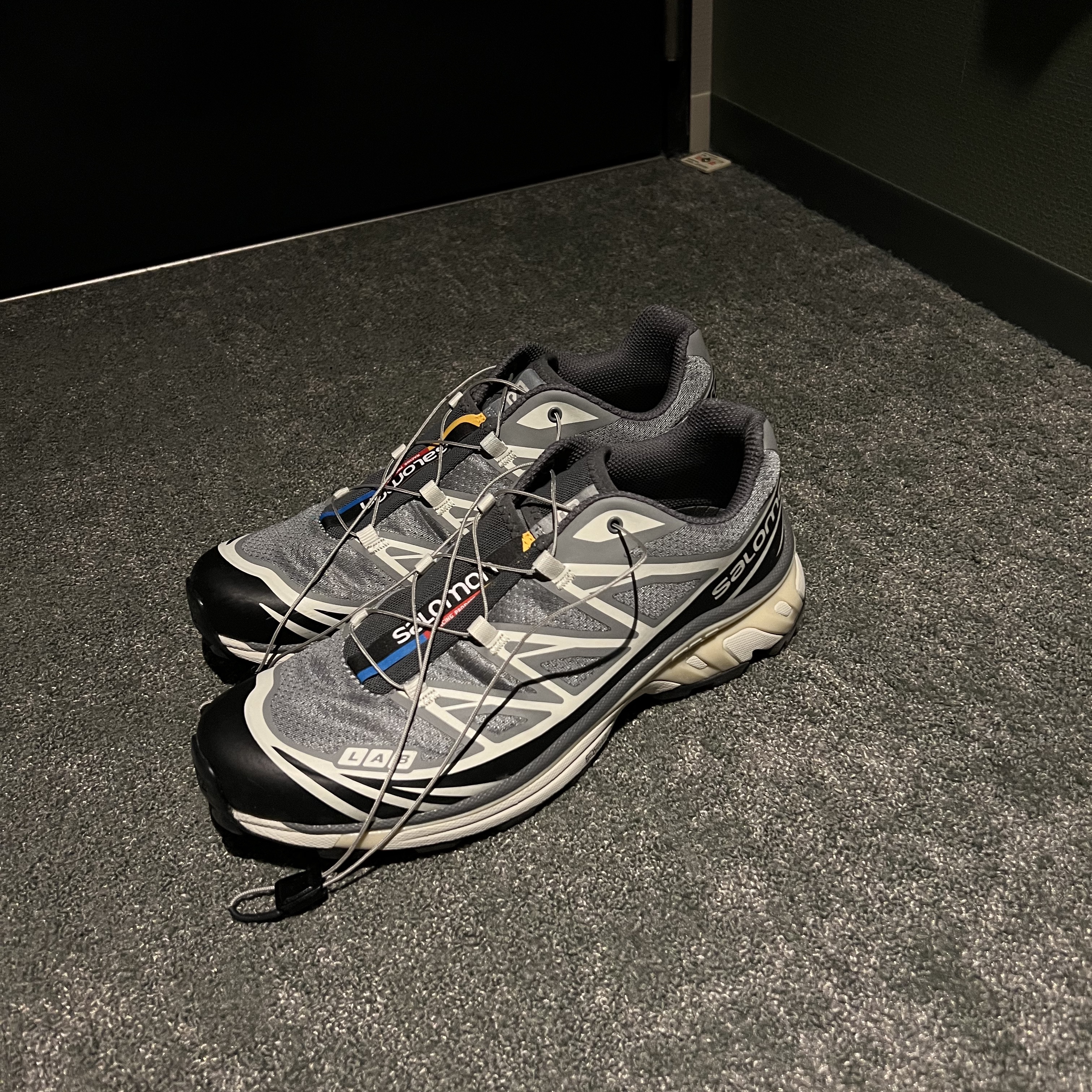 Salomon XT-6 Recut Phantom Vanilla Ice 착용 스타일