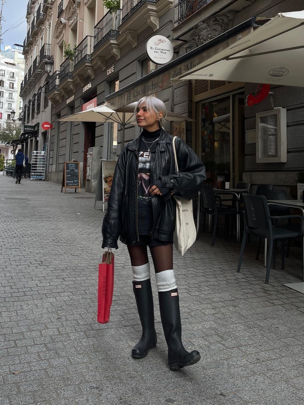 Hunter Women  Original Tall Rainboots Black 착용 스타일