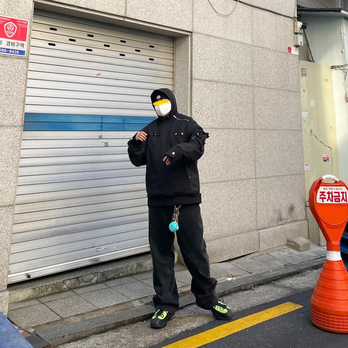 Stussy Fuzzy Dice Keychain Teal, Nike x Stussy Air Penny II Vivid Green and Black 착용 스타일 - 1