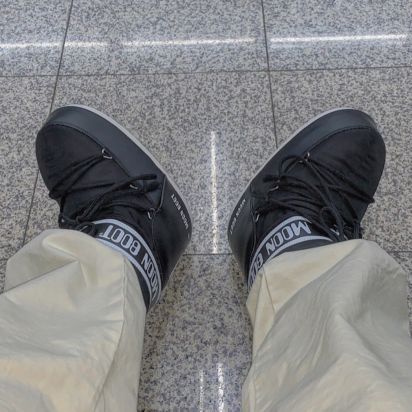 (W) Moon Boot Icon Low Nylon Boots Black 착용 스타일 - 3