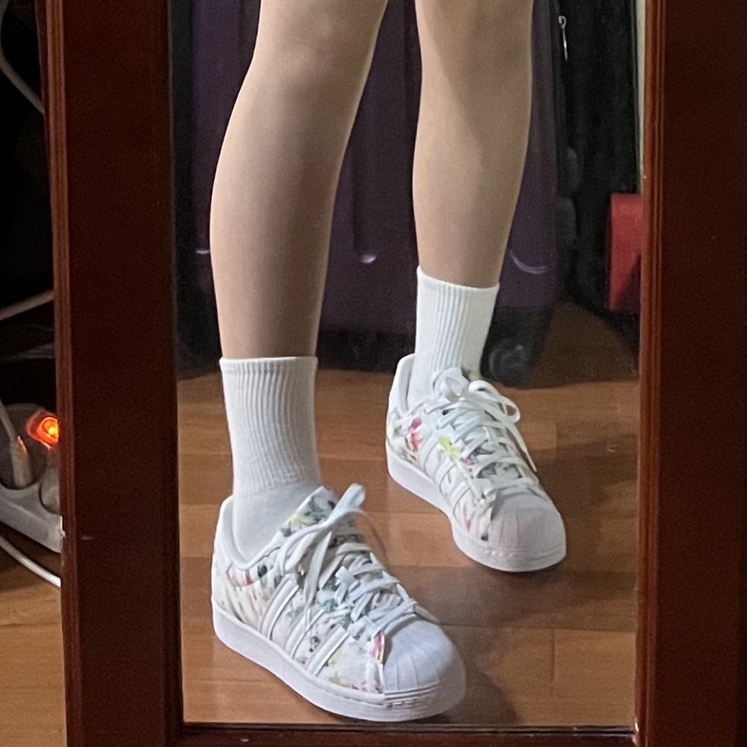 Adidas Superstar Cloud White Hazy Orange 착용 스타일 - 1