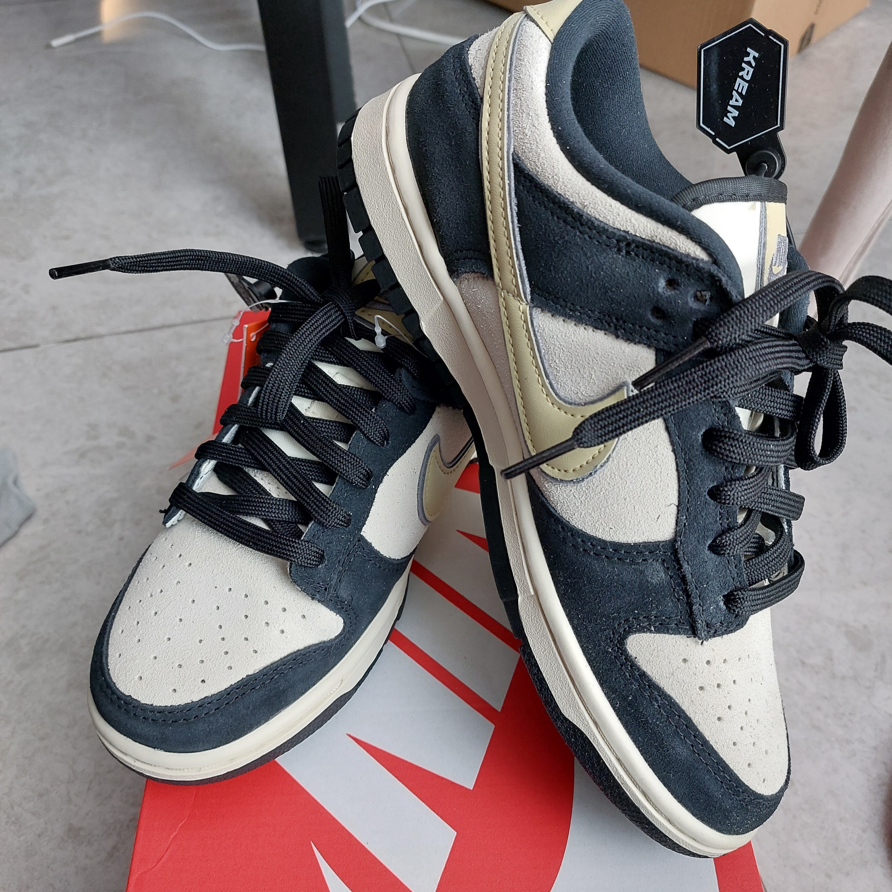 (W) Nike Dunk Low LX Black Suede 착용 스타일
