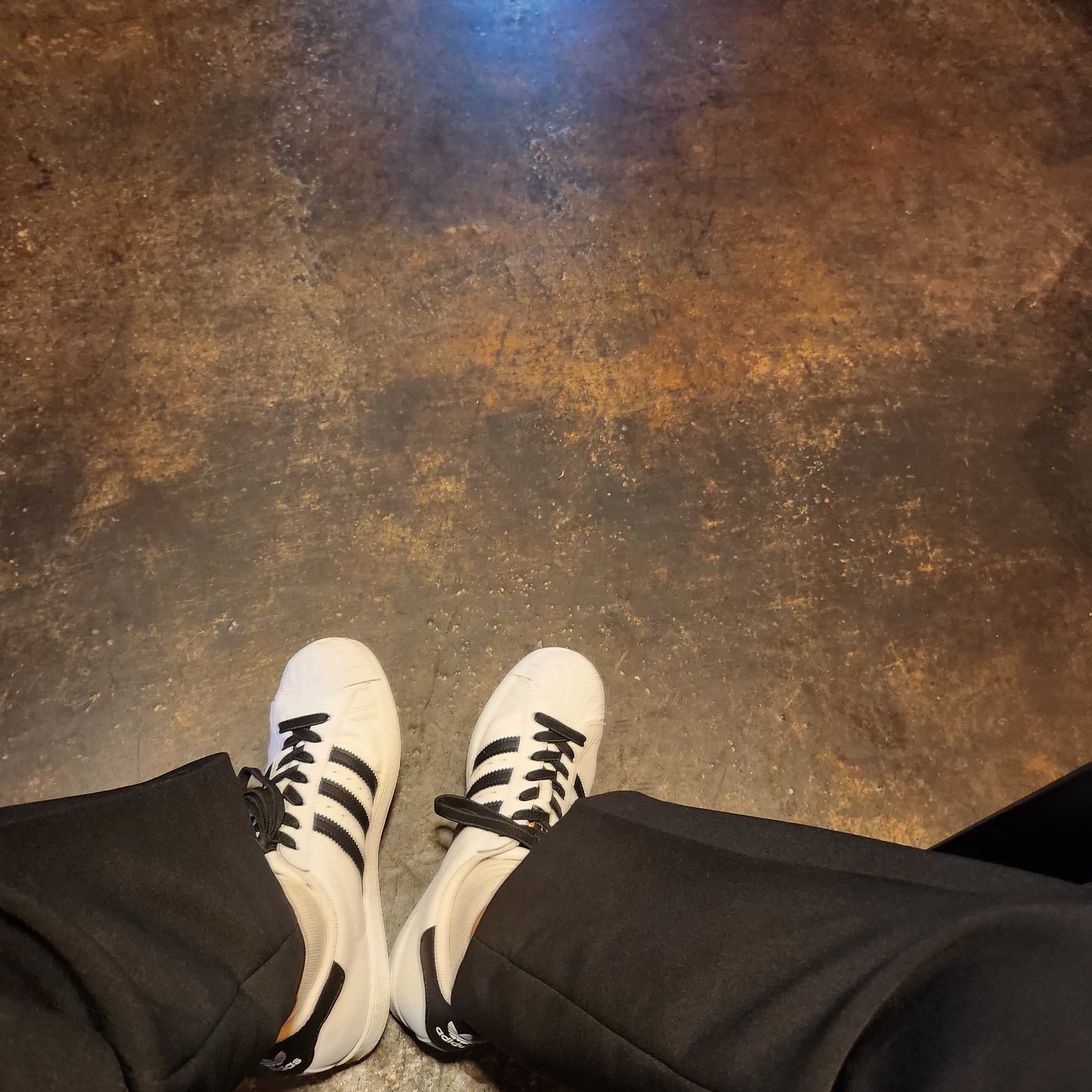 Adidas Superstar White Black 착용 스타일