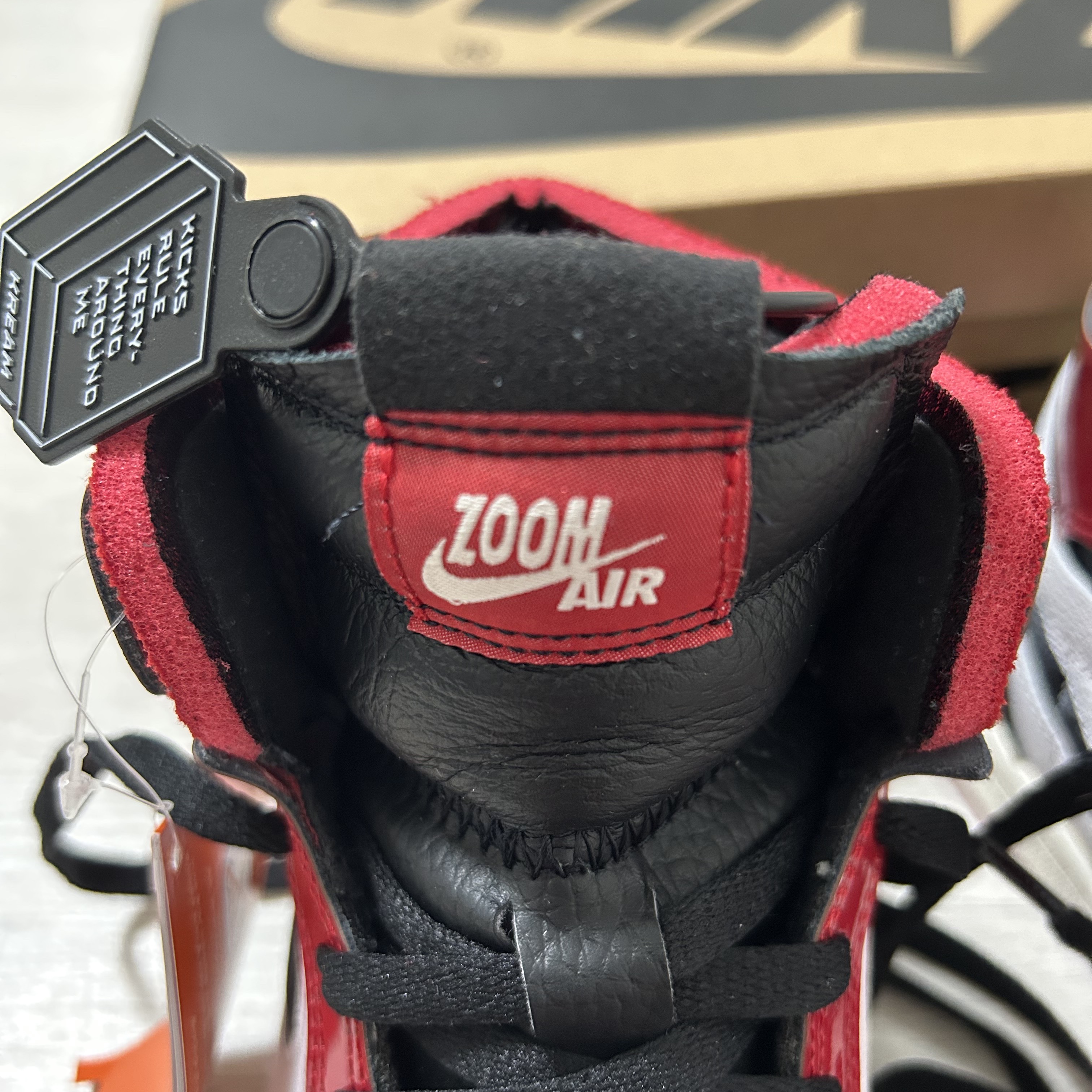 (W) Jordan 1 Zoom Air CMFT Gym Red Black 착용 스타일 - 1