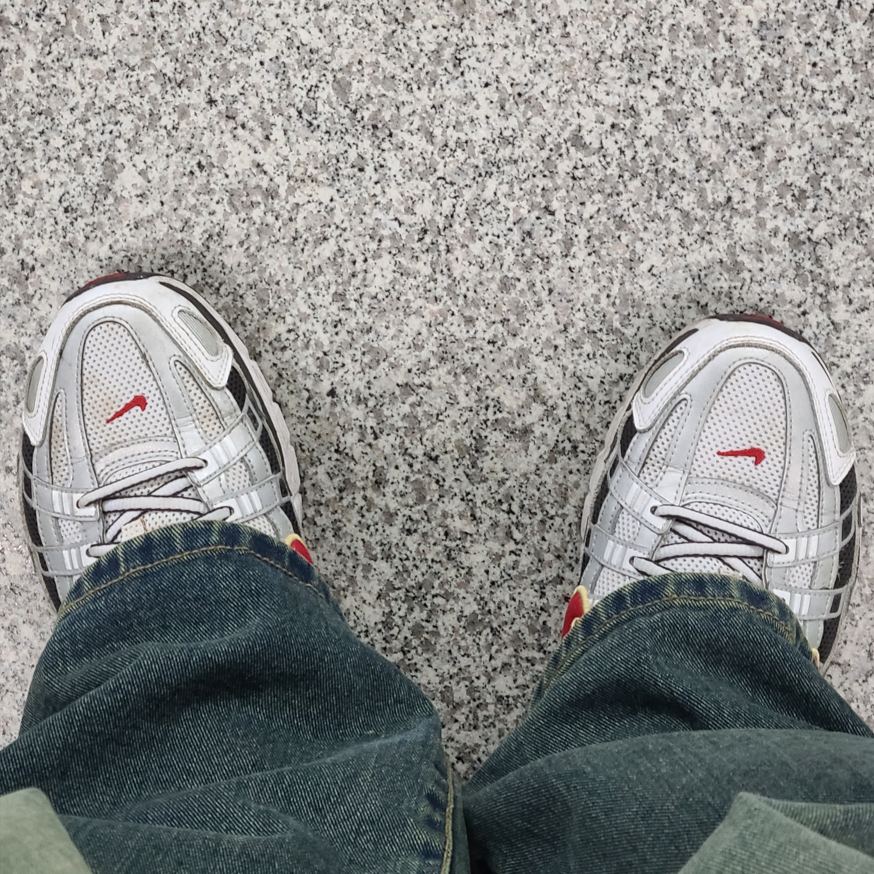 (W) Nike P-6000 Metallic Silver Red 착용 스타일