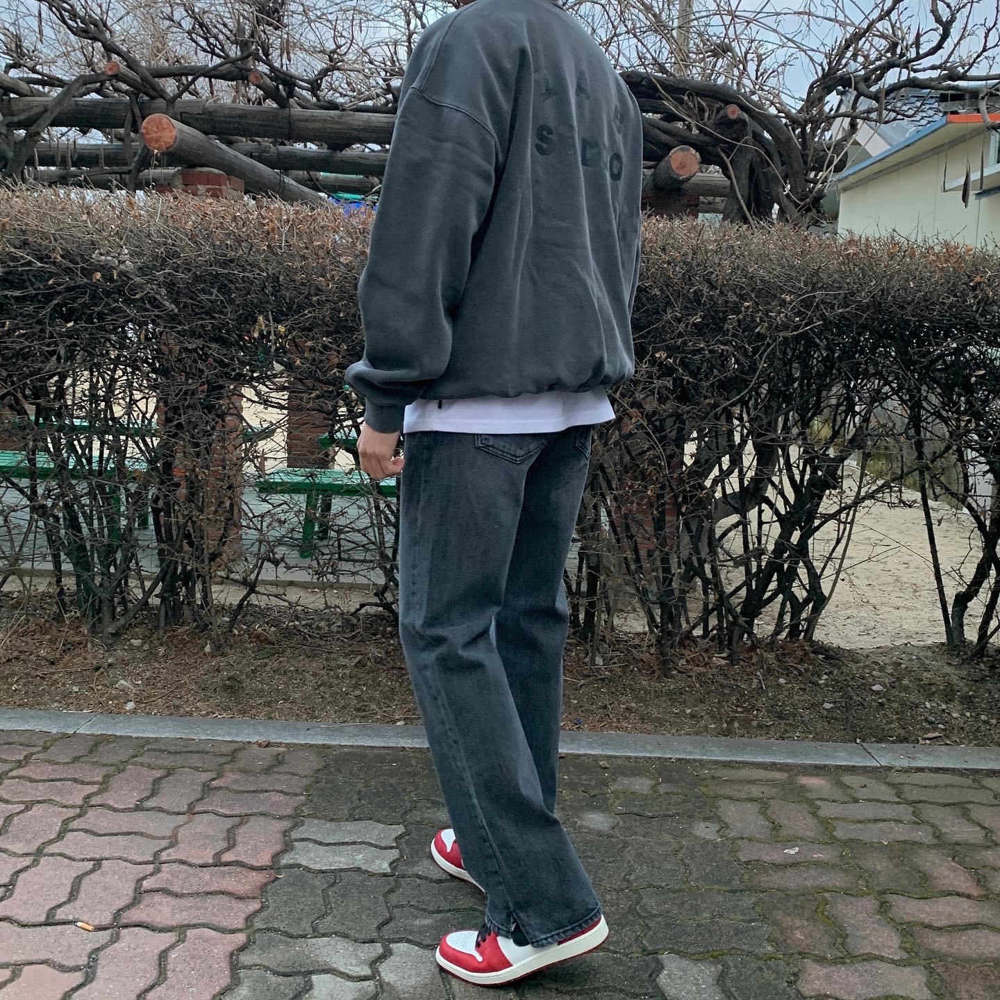 IAB Studio Pigment Sweatshirt & Mini Bag Black, Jordan 1 Retro High OG Chicago 2022 착용 스타일 - 2