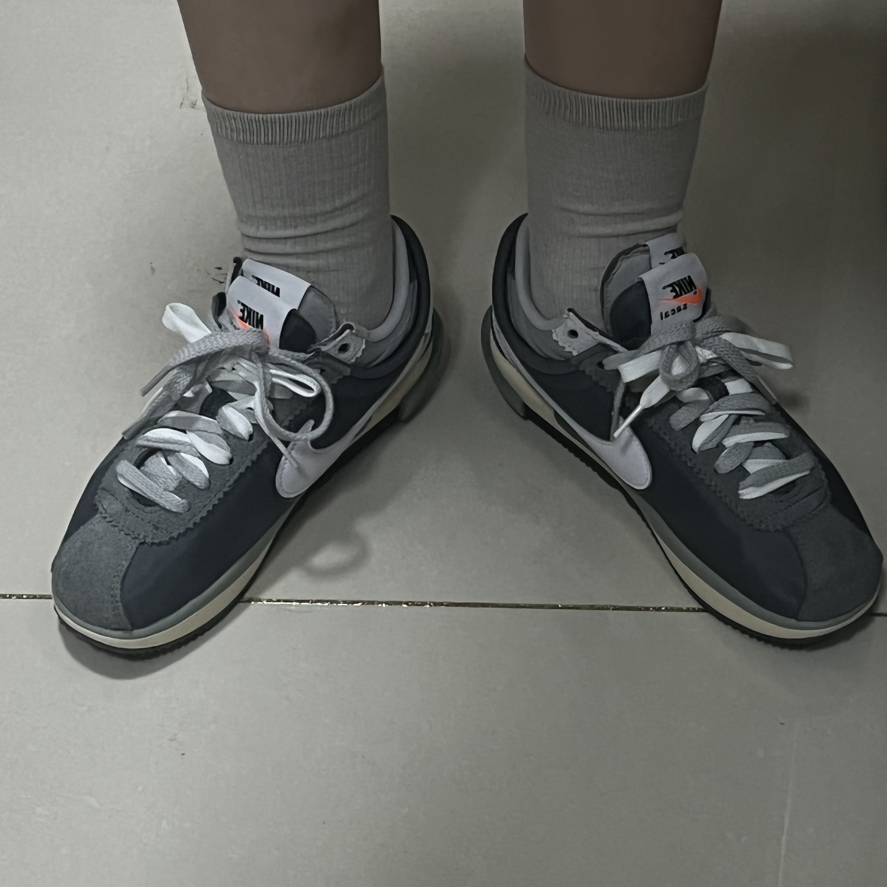Nike x Sacai Zoom Cortez SP Iron Grey 착용 스타일 - 1