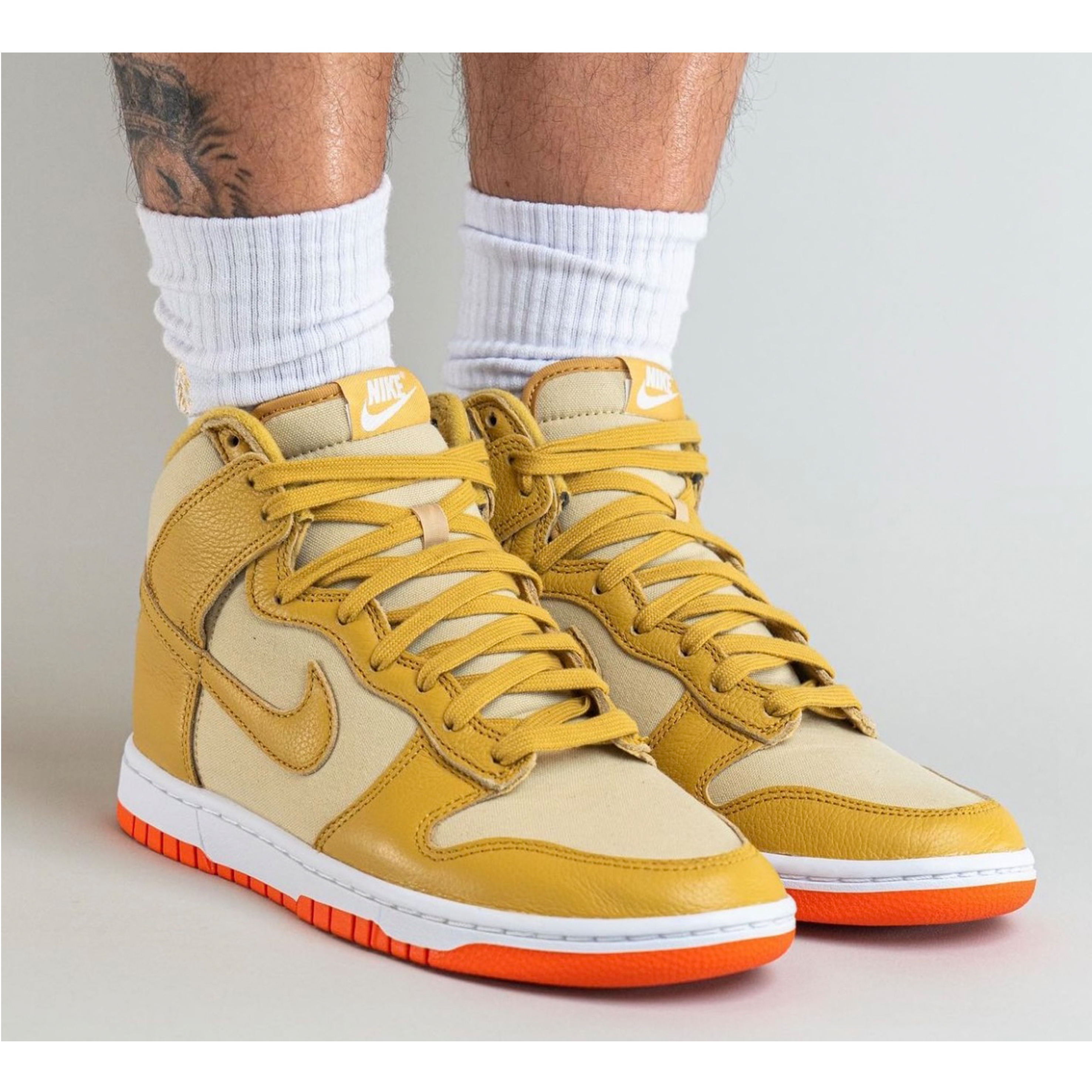 Nike Dunk High Retro Wheat Gold and Safety Orange 착용 스타일 - 2