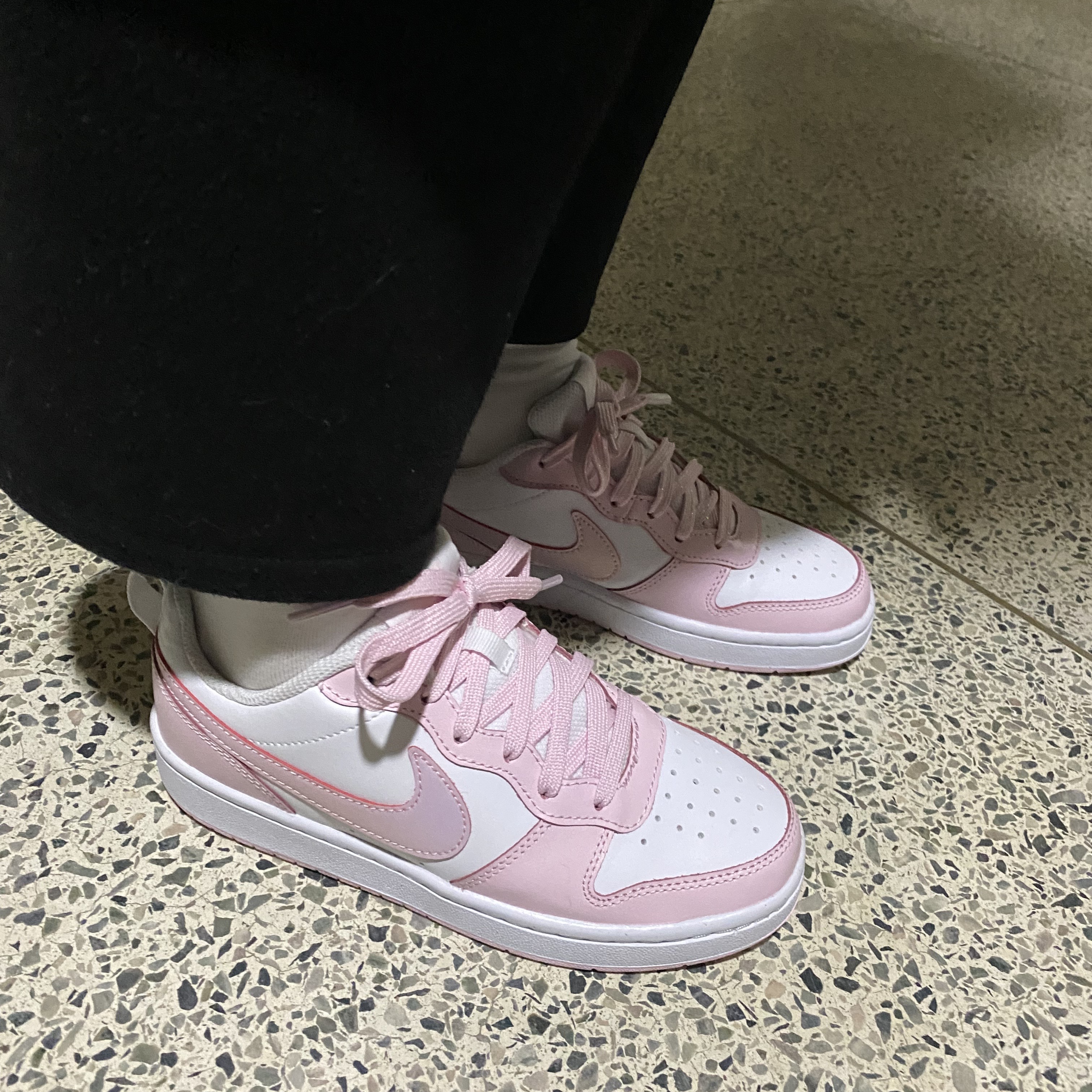 (GS) Nike Court Borough 2 SE White Pink Foam 착용 스타일 - 1