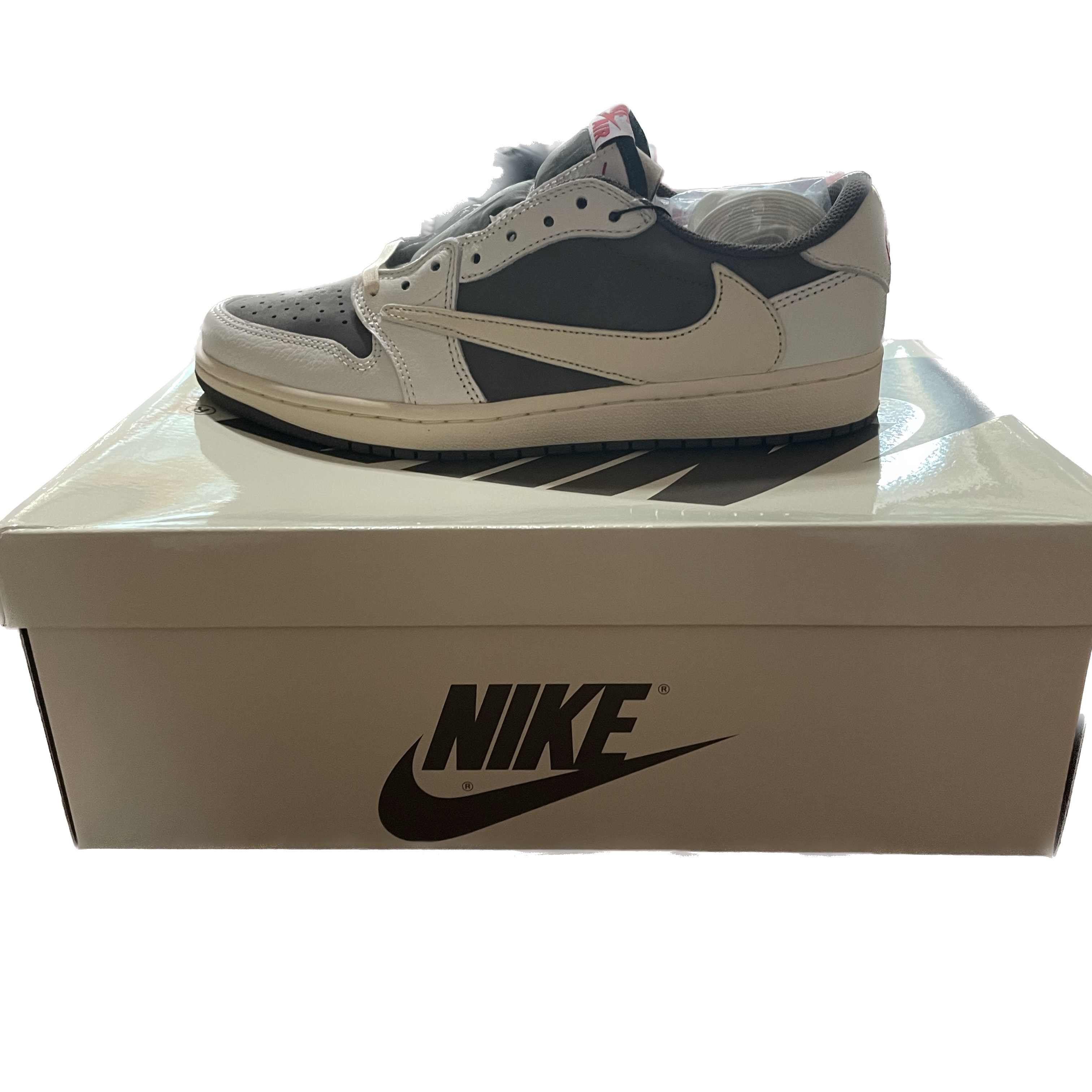 Jordan 1 x Travis Scott Retro Low OG SP Sail and Ridgerock 착용 스타일