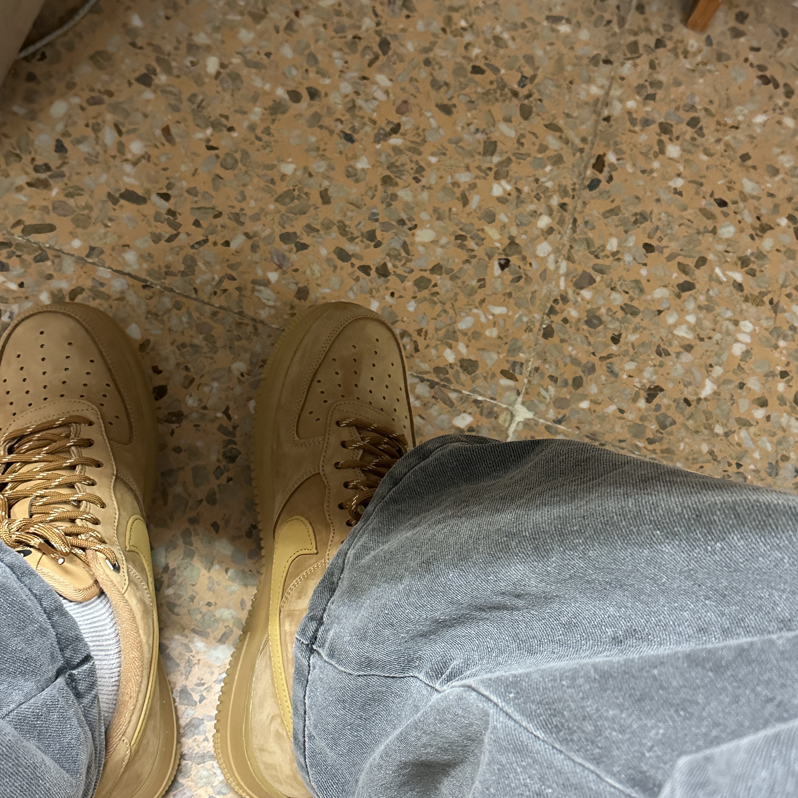 Nike Air Force 1 '07 WB Flax 착용 스타일