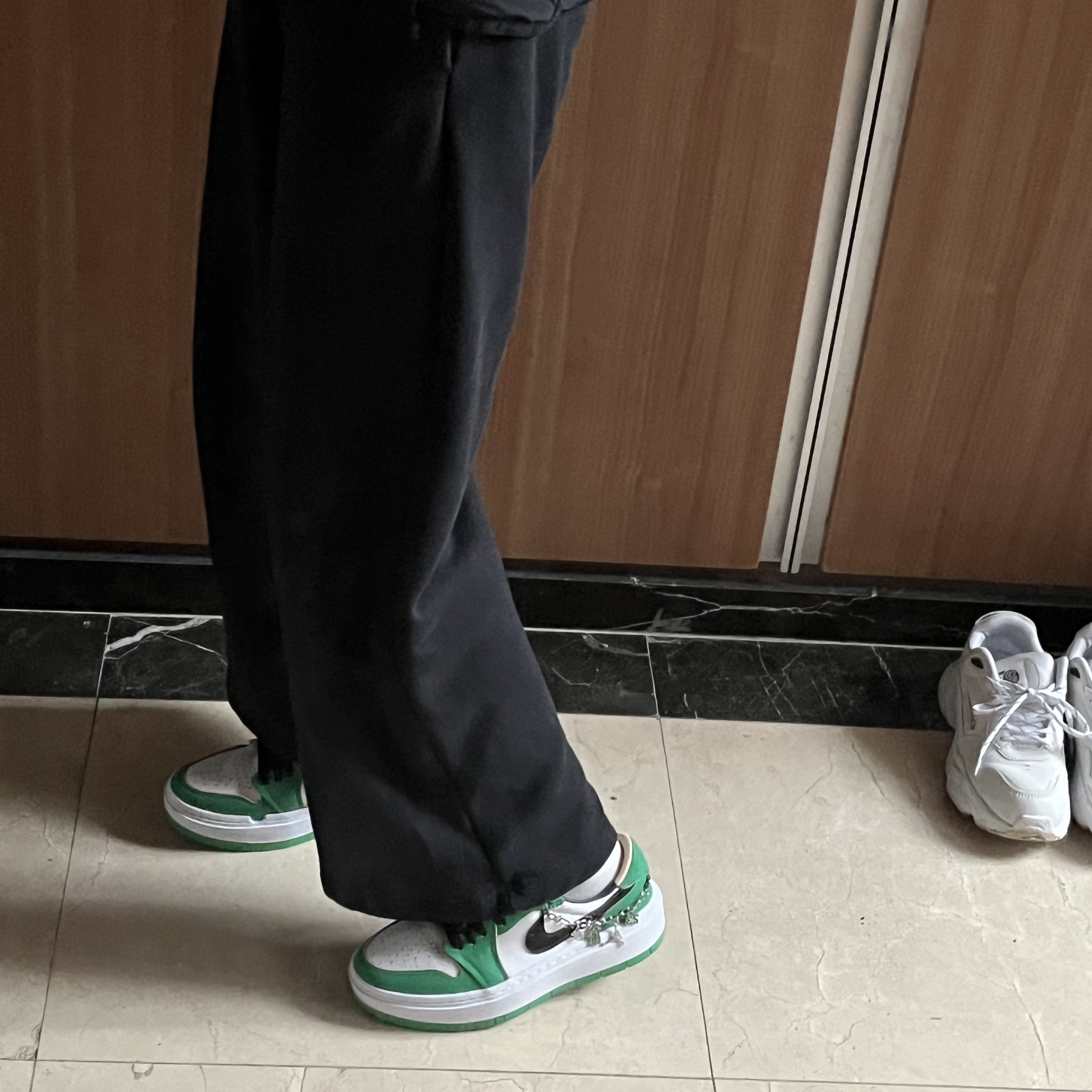 (W) Jordan 1 Elevate Low SE Lucky Green 착용 스타일 - 1