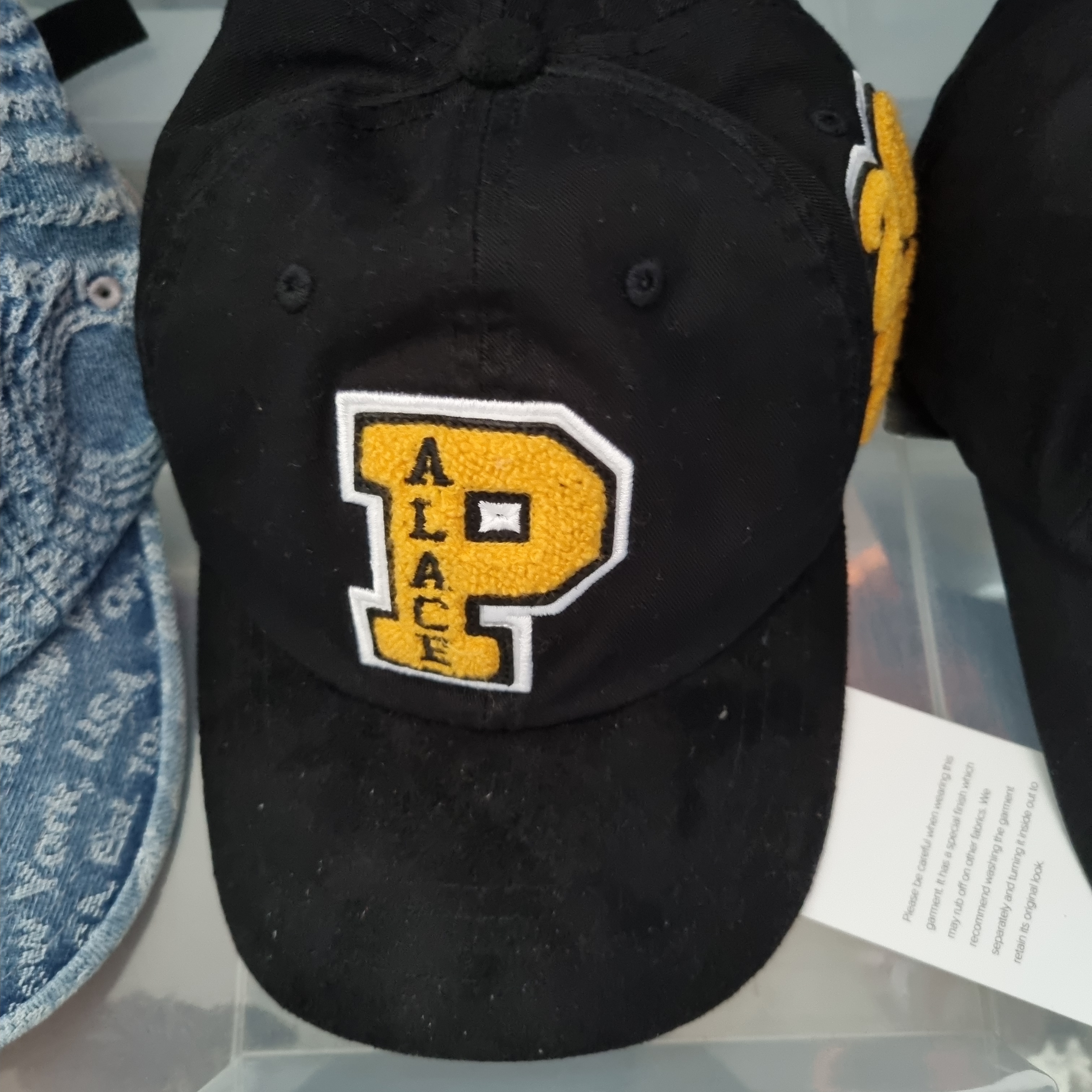Palace Varsity Chenille 6-Panel Black - 22FW 착용 스타일