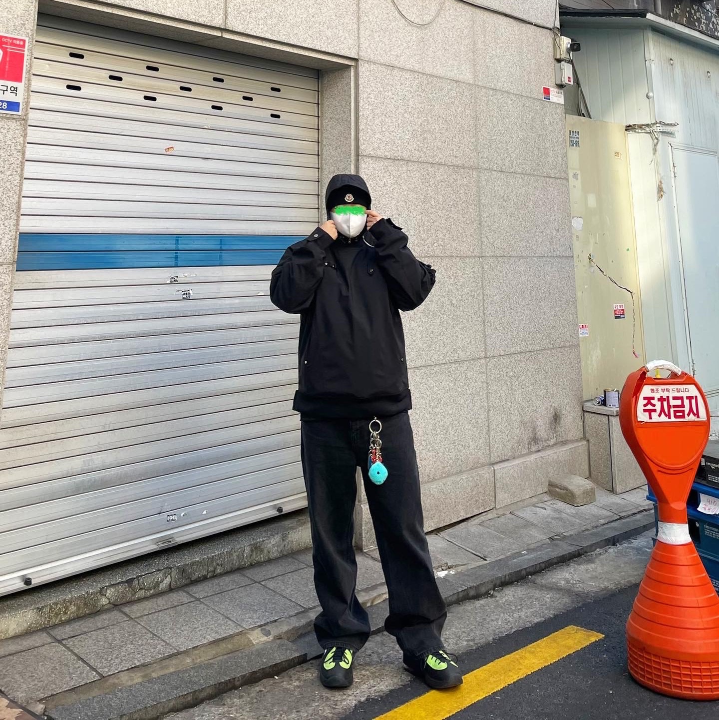 Stussy Fuzzy Dice Keychain Teal, Nike x Stussy Air Penny II Vivid Green and Black 착용 스타일 - 2
