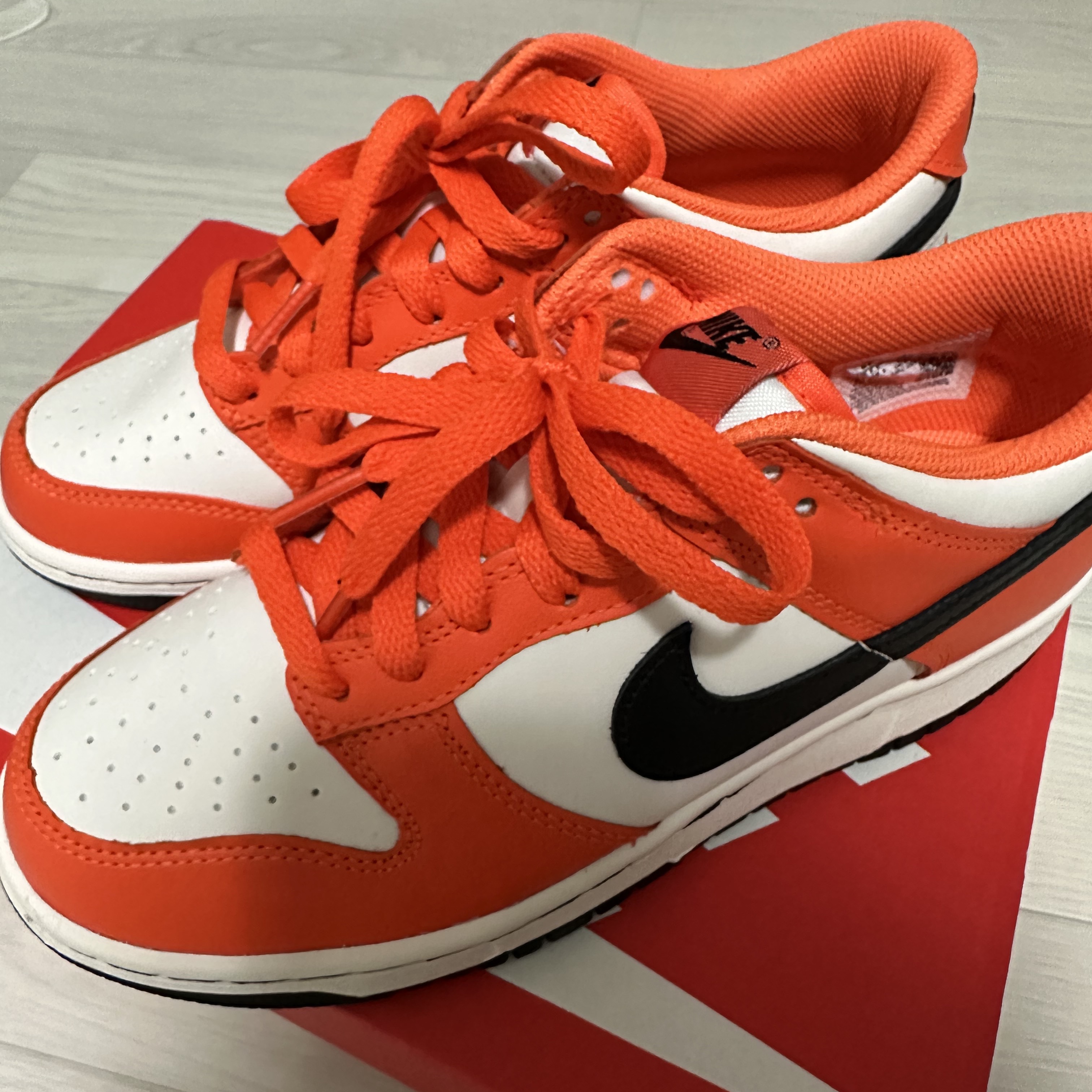 (GS) Nike Dunk Low Safety Orange 착용 스타일