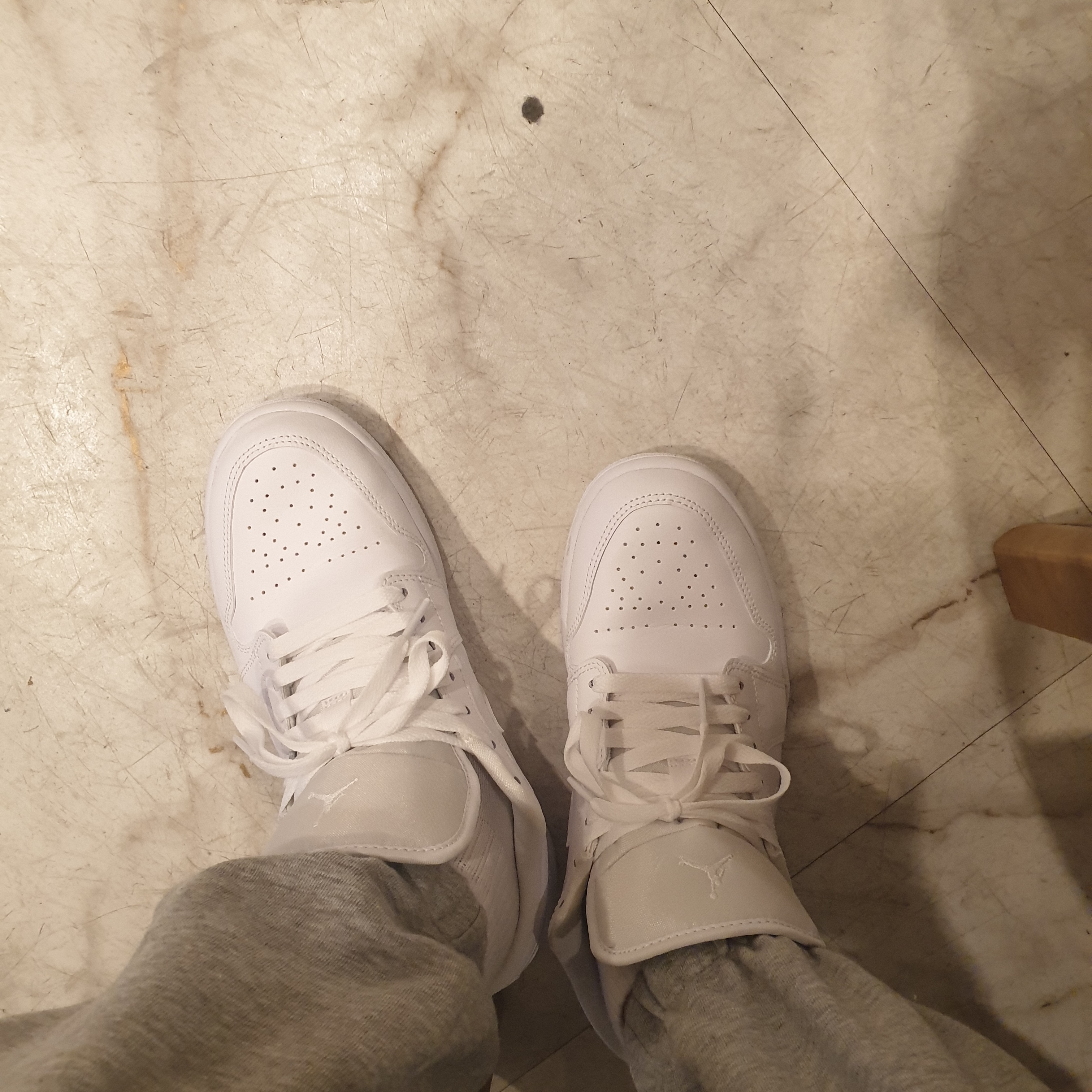 (W) Jordan 1 Low Triple White 2022 착용 스타일