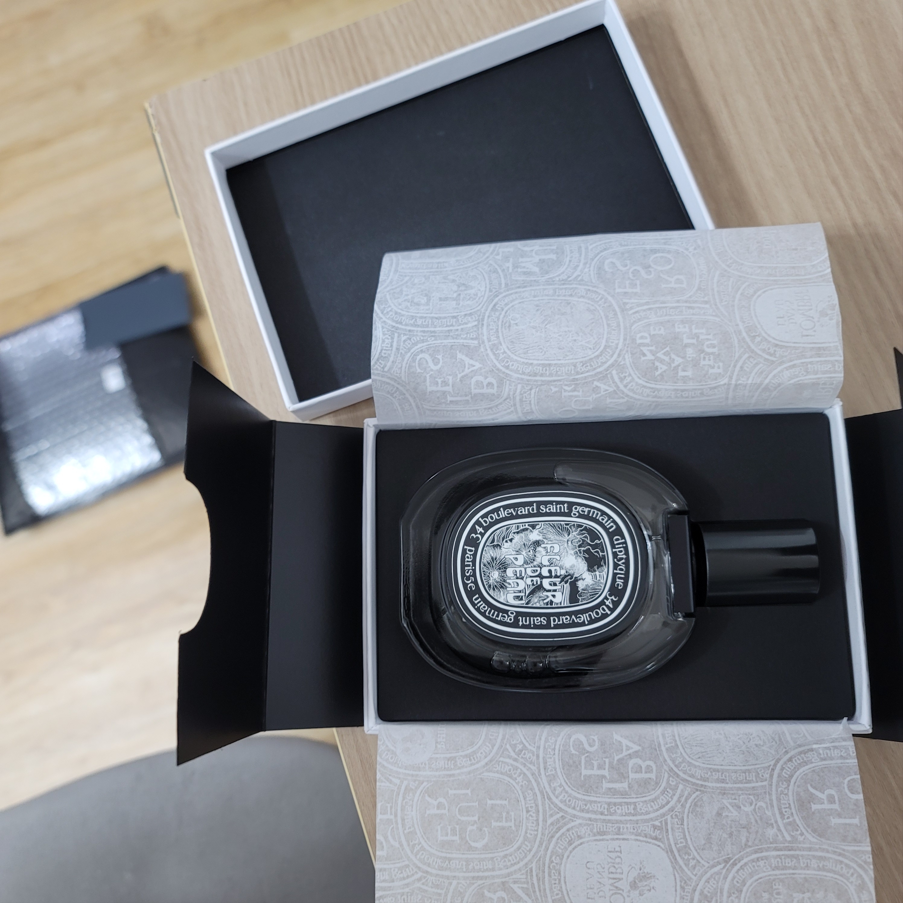 Diptyque Fleur De Peau Eau De Parfum 75ml 착용 스타일