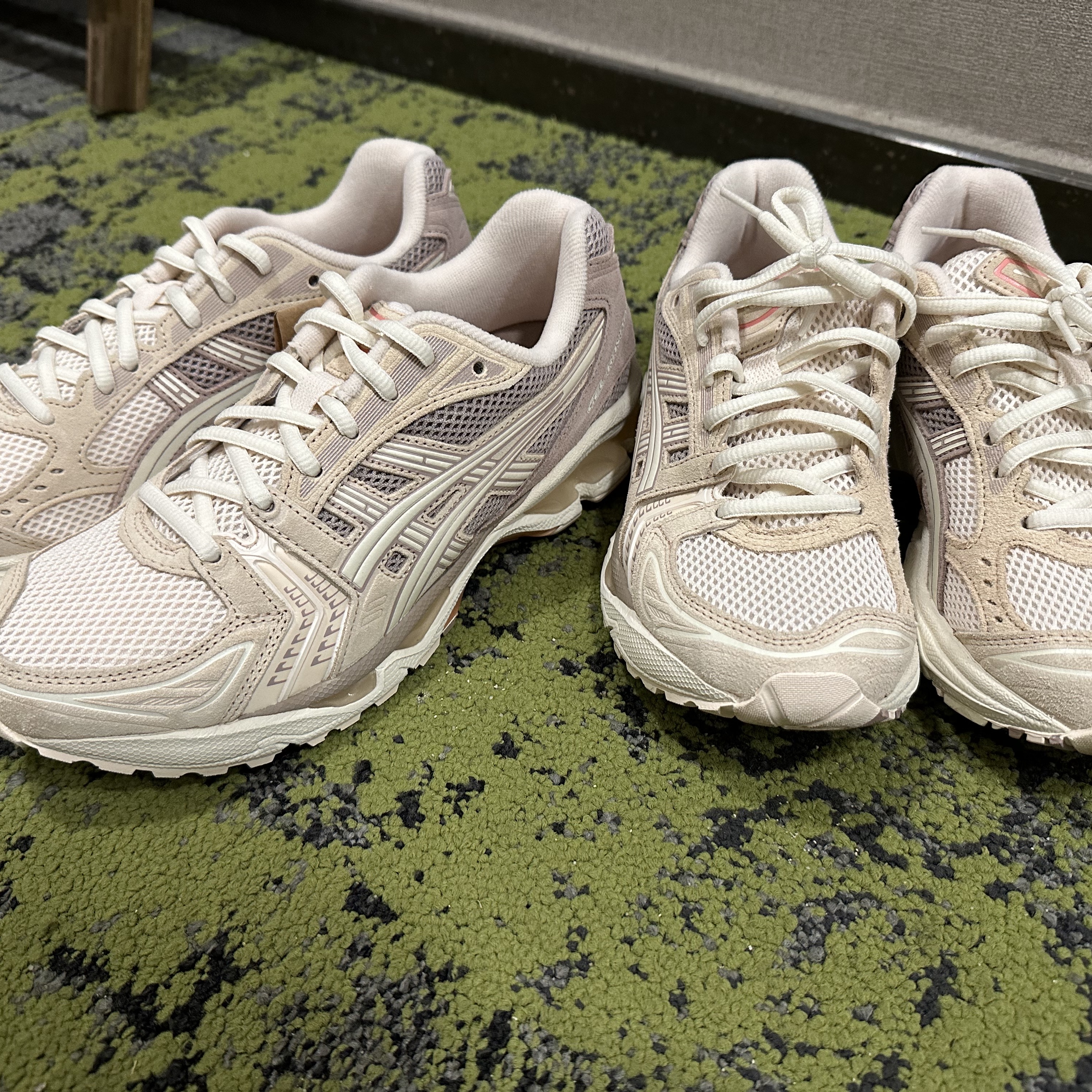 (W) Asics Gel-Kayano 14 White Peach Cream 착용 스타일