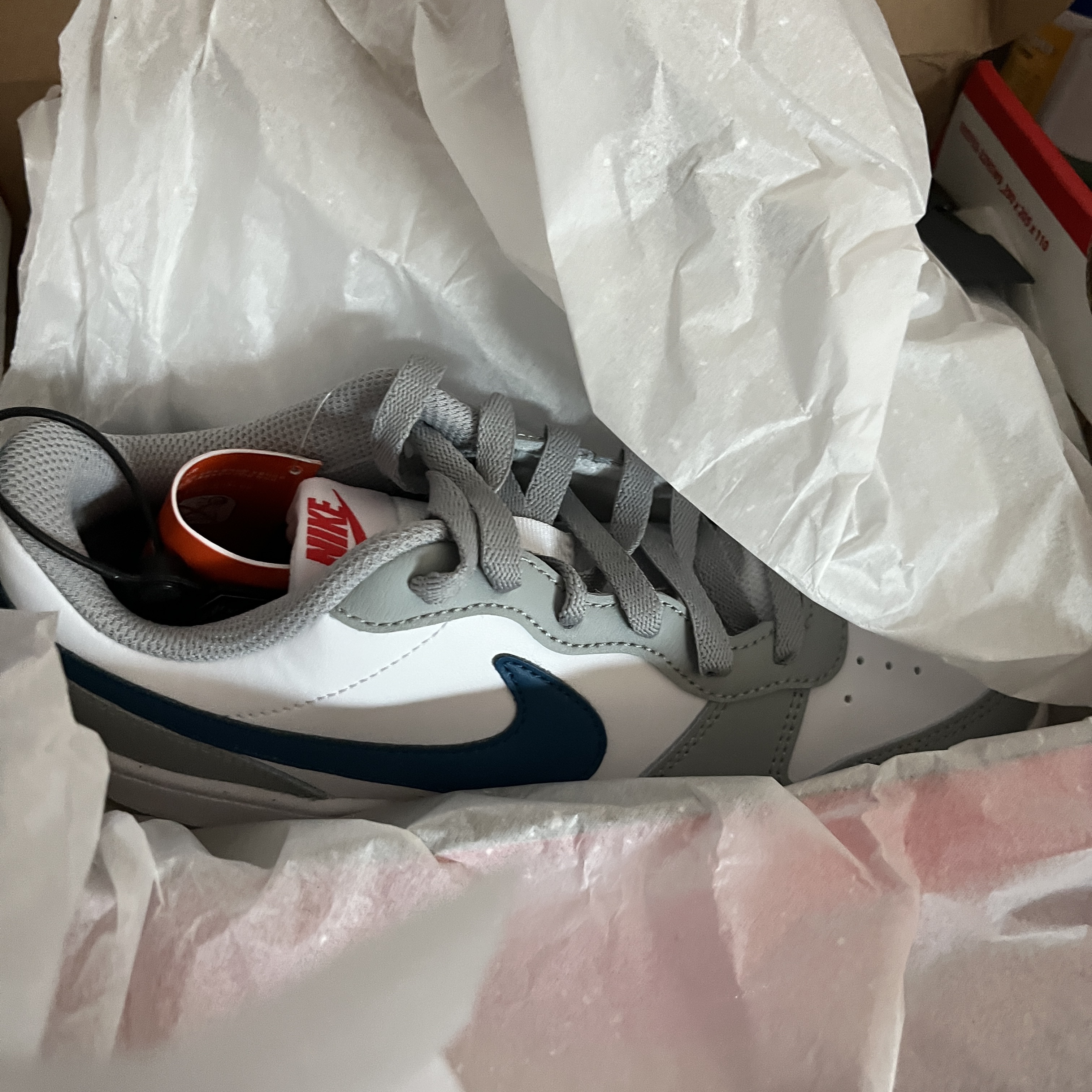 (GS) Nike Court Borough Low 2 Light Smoke Grey 착용 스타일 - 1