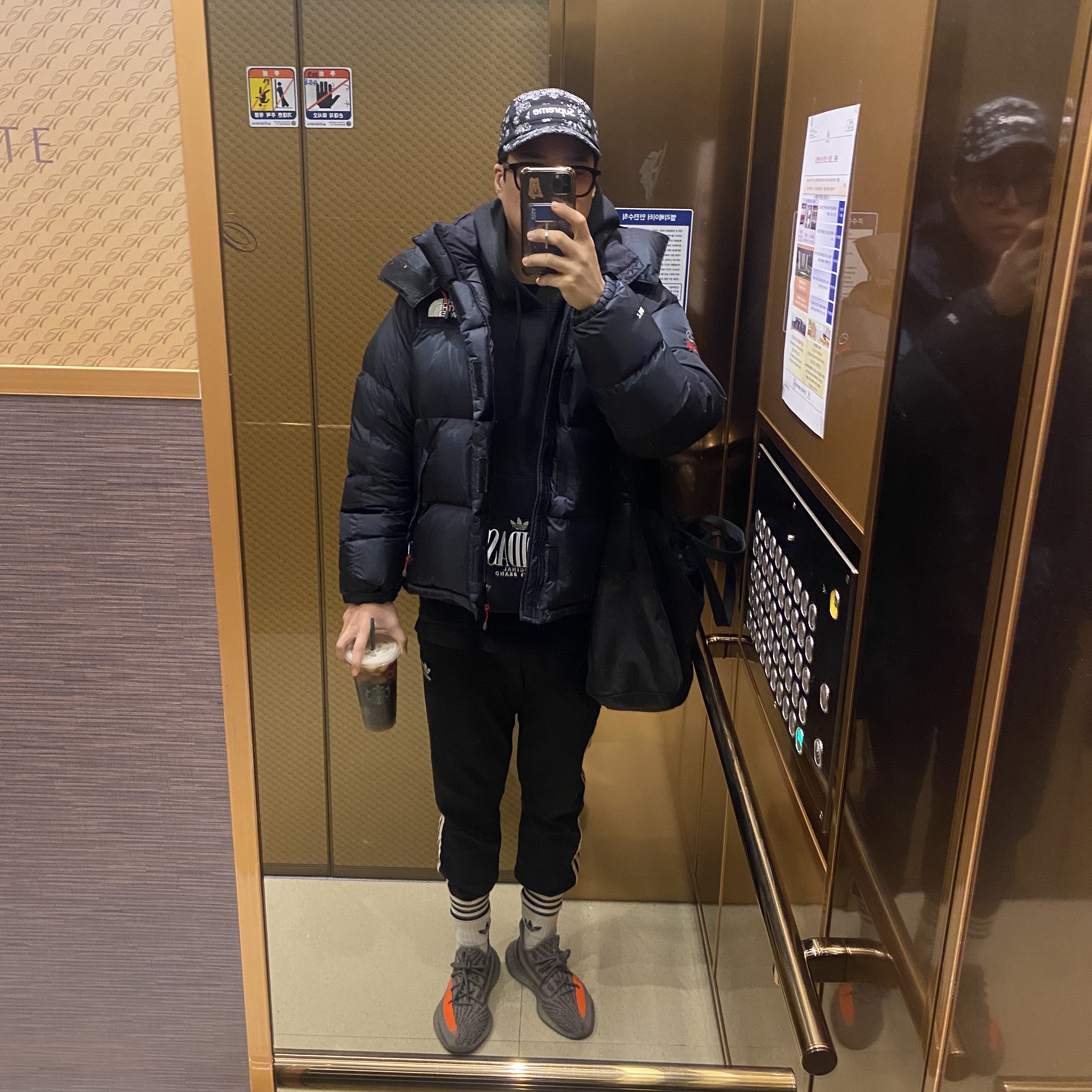 Supreme Bandana Camp Cap Black - 21SS, Adidas Yeezy Boost 350 V2 Beluga - Reflective 착용 스타일