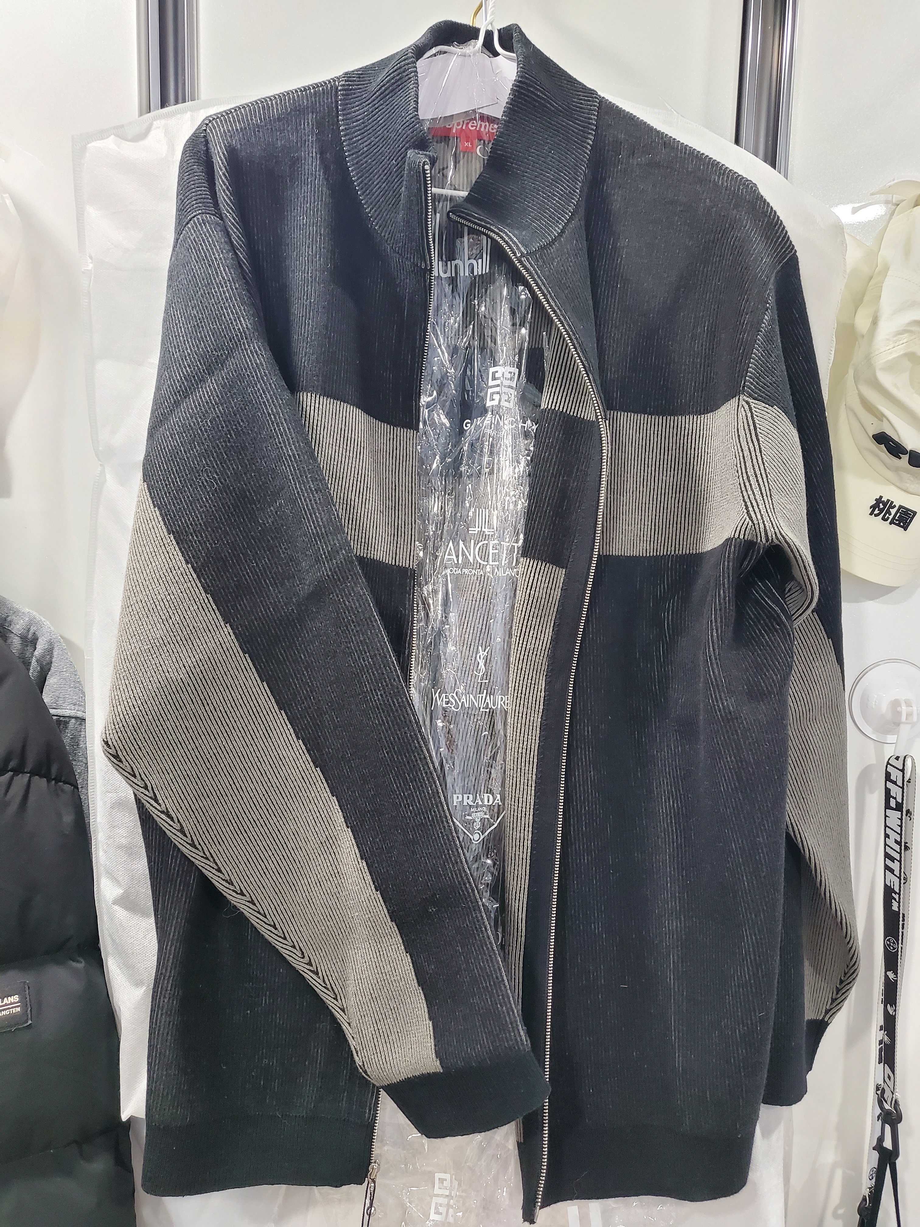 Supreme 2-Tone Ribbed Zip Up Sweater Black - 22FW 착용 스타일 - 2