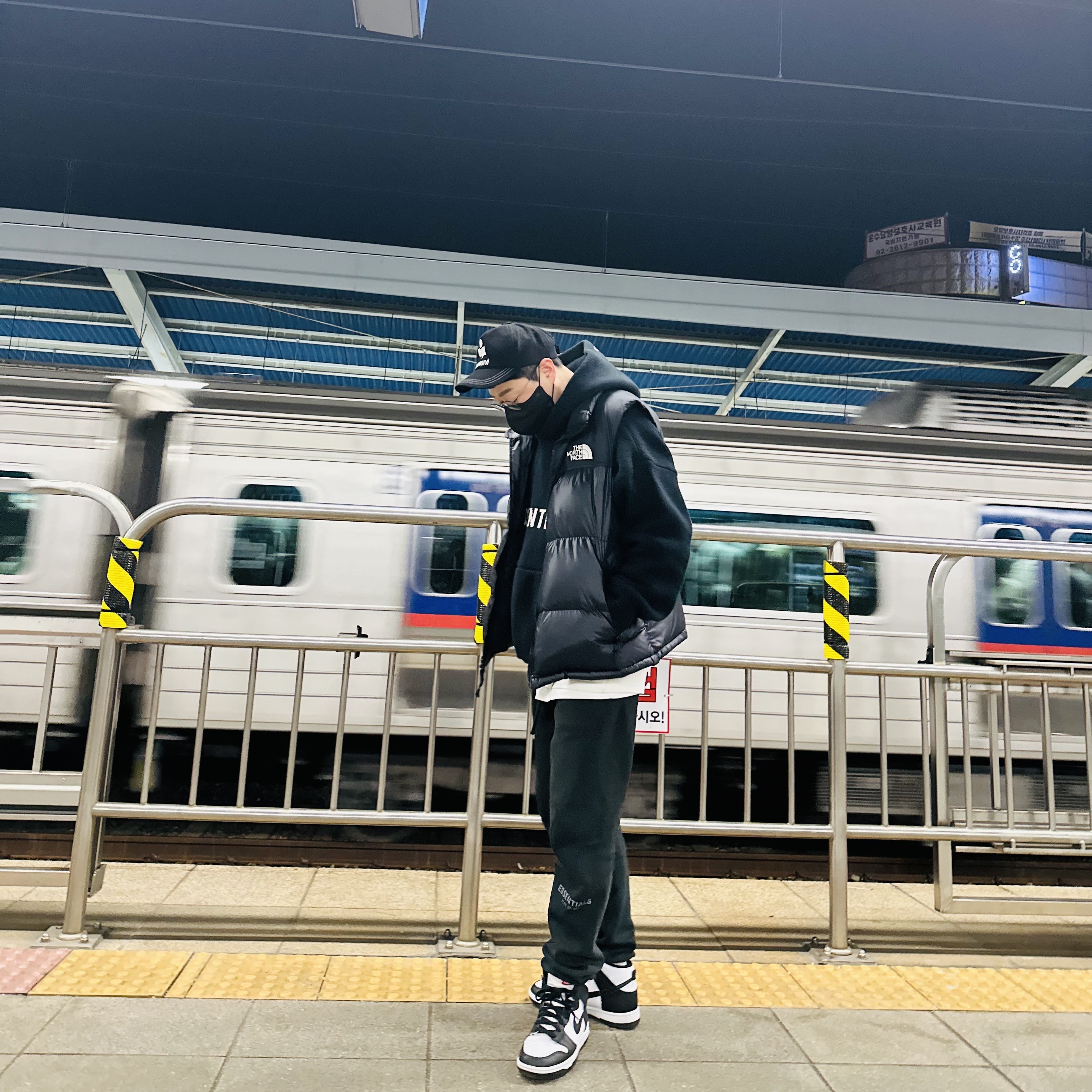Nike Dunk High Retro Black and White, Essentials Sweatpants Black - 21SS 착용 스타일 - 2