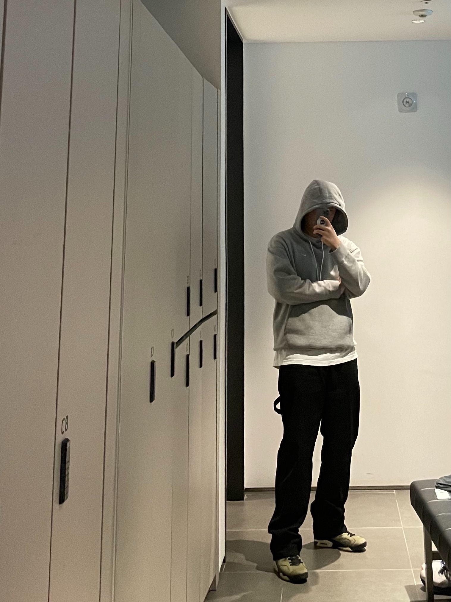 Jordan 6 x Travis Scott Retro Olive, Nike NRG Solo Swoosh Fleece Hoodie Dark Grey Heather - US/EU 착용 스타일