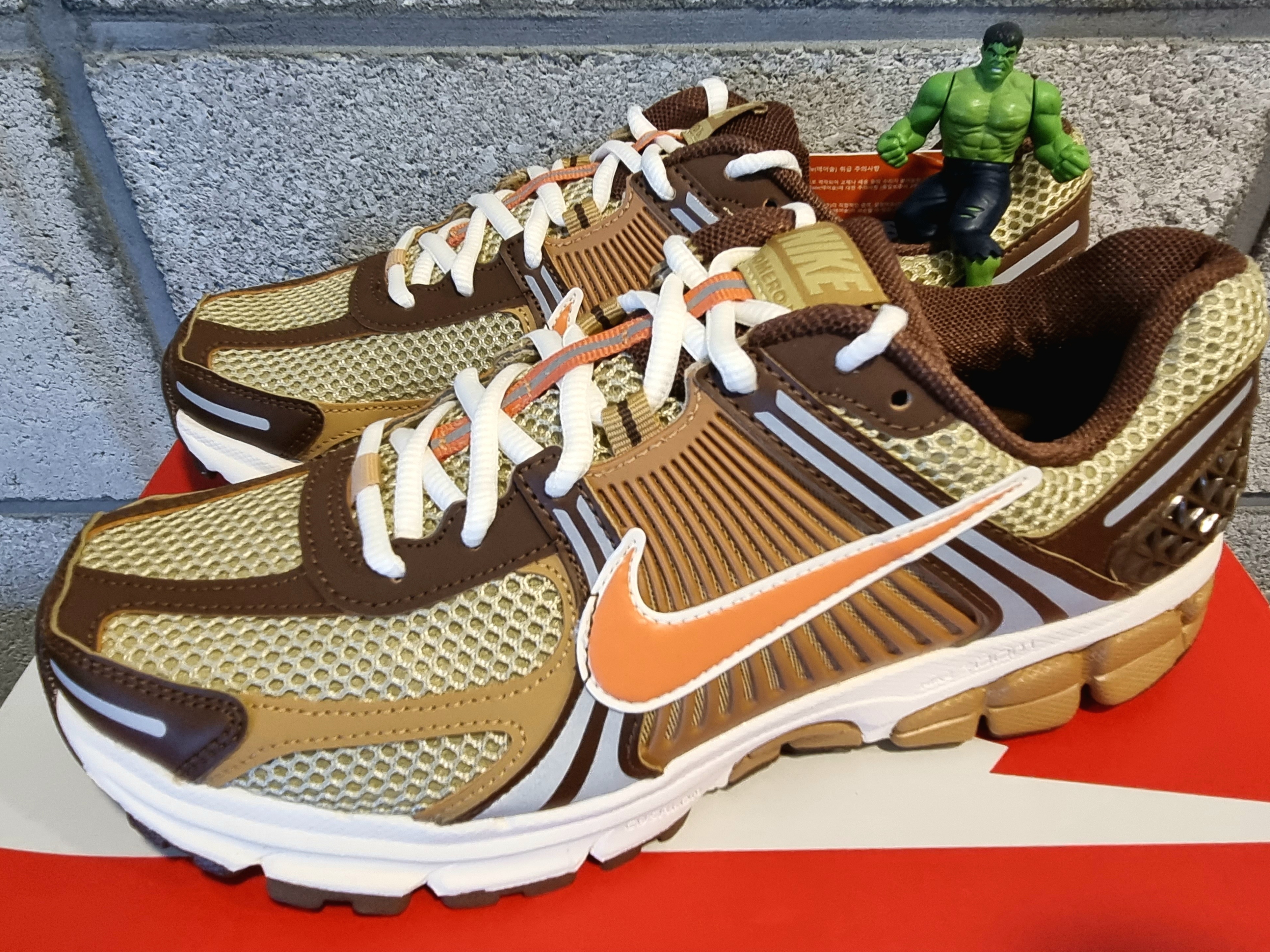 Nike Zoom Vomero 5 Wheat Grass and Cacao Wow 착용 스타일 - 1
