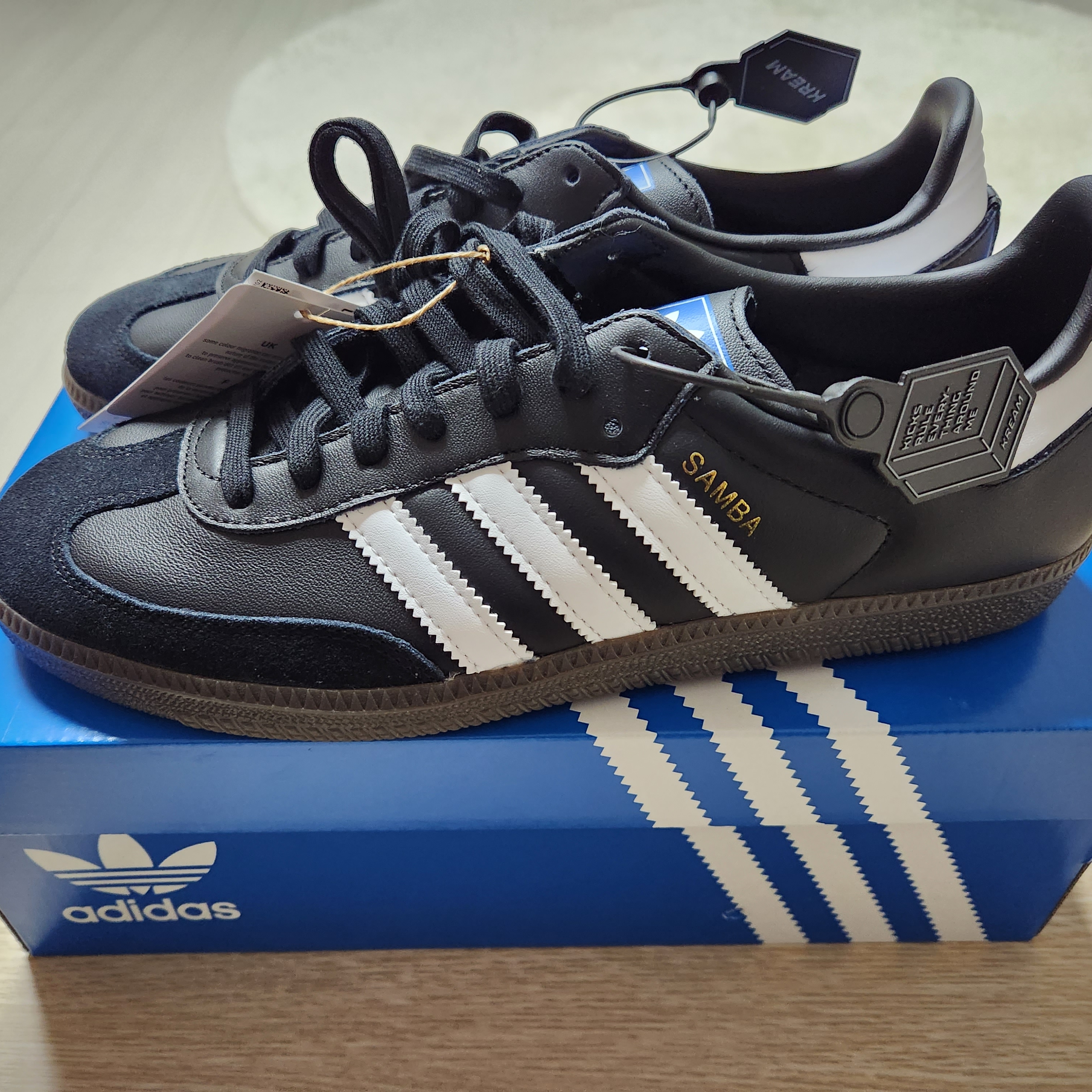 Adidas Samba OG Black White Gum, Adidas Samba OG Cloud White 착용 스타일 - 1