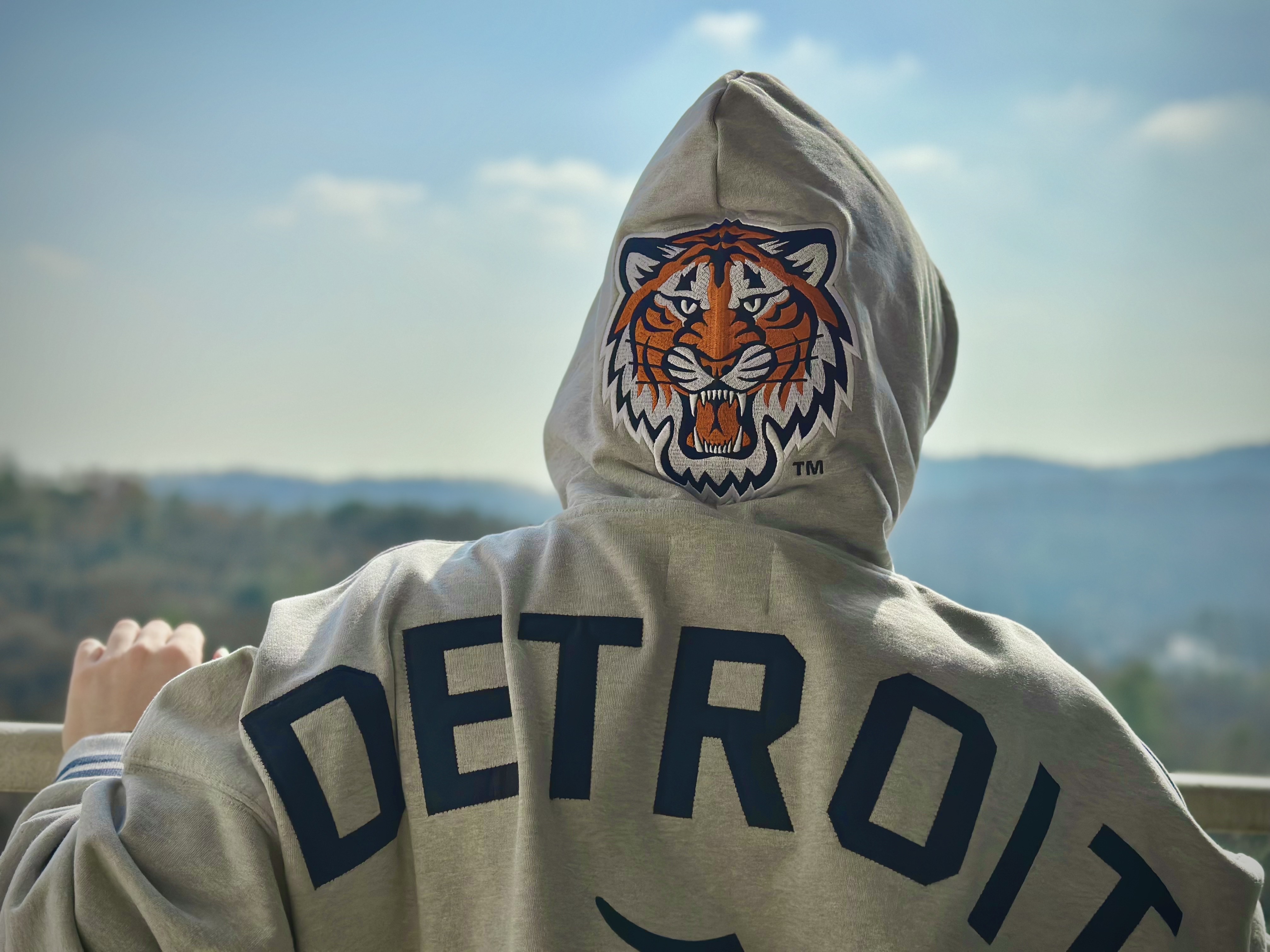 Palace x Detroit Tigers New Era Drop Shoulder Hood Grey Marl- 22SS 착용 스타일