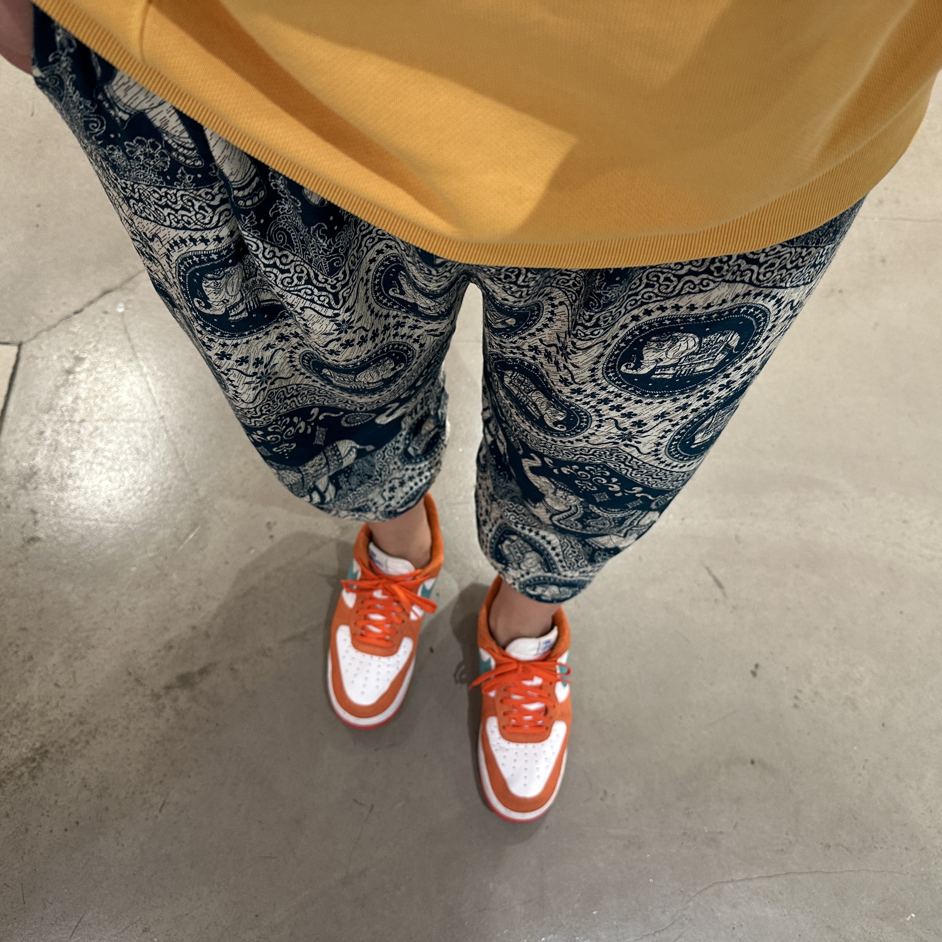 Nike Air Force 1 '07 LV8 Athletic Club Rush Orange Washed Teal 착용 스타일