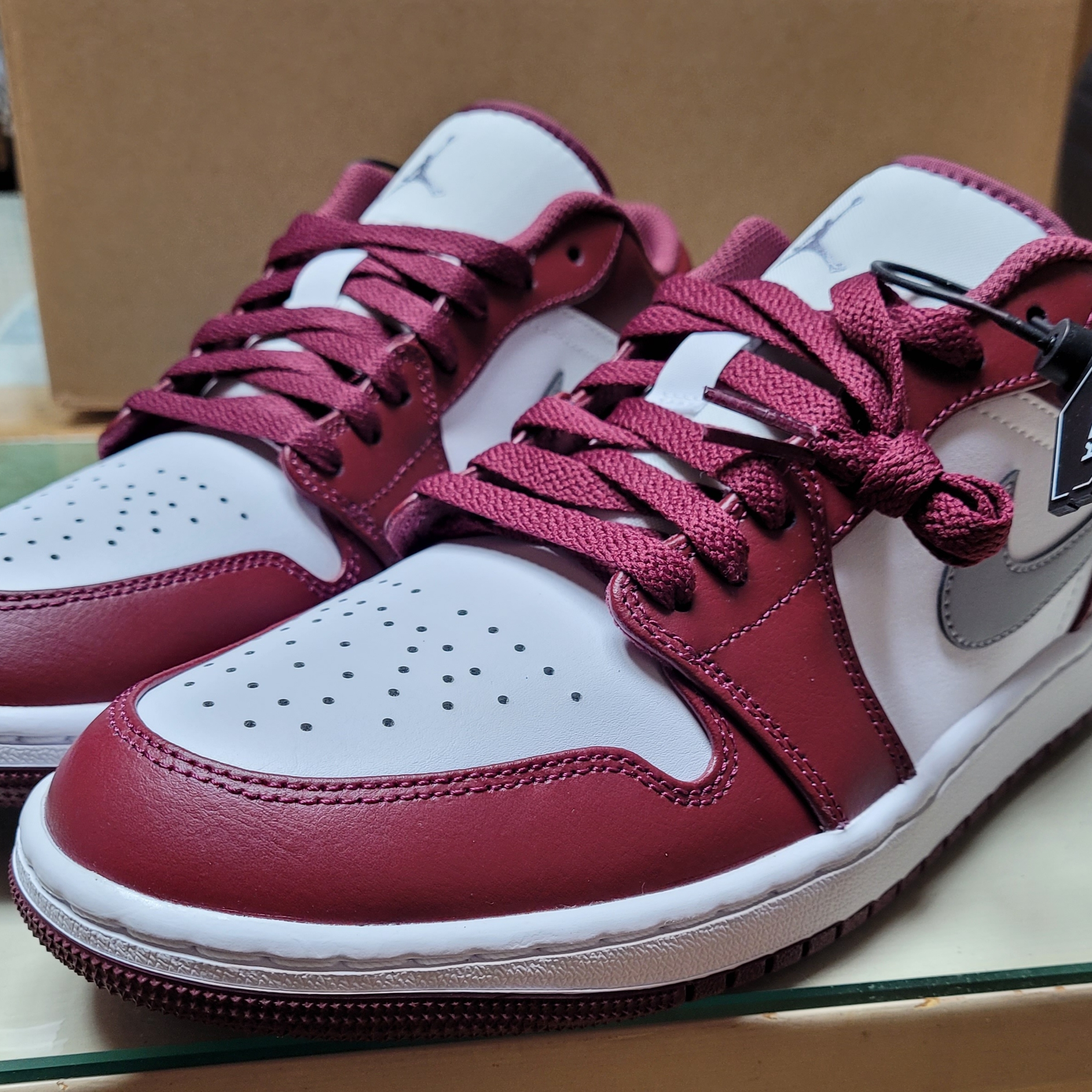 Jordan 1 Low Cherrywood Red 착용 스타일