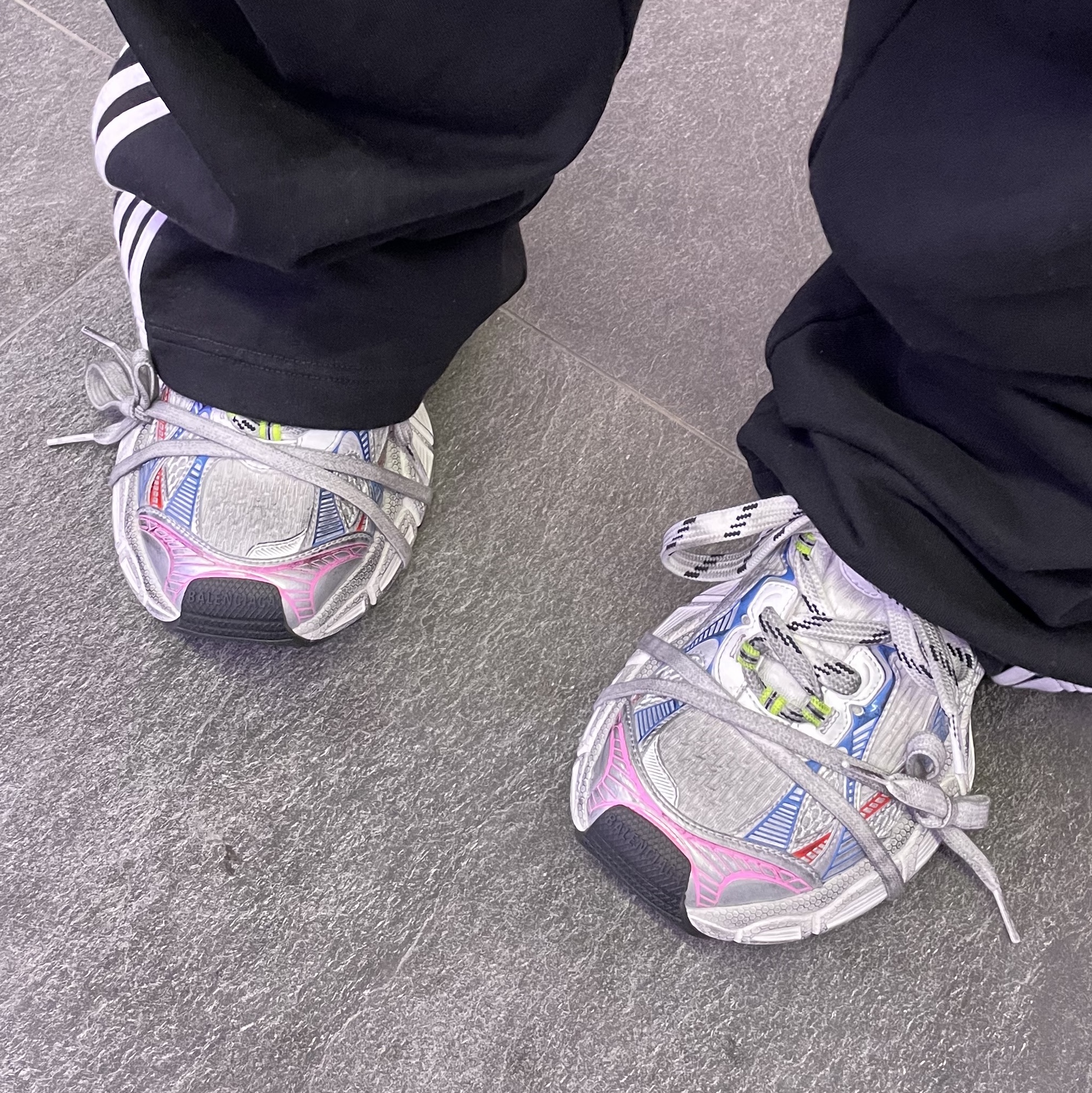 Balenciaga 3XL Sneakers White Red Blue 착용 스타일 - 3