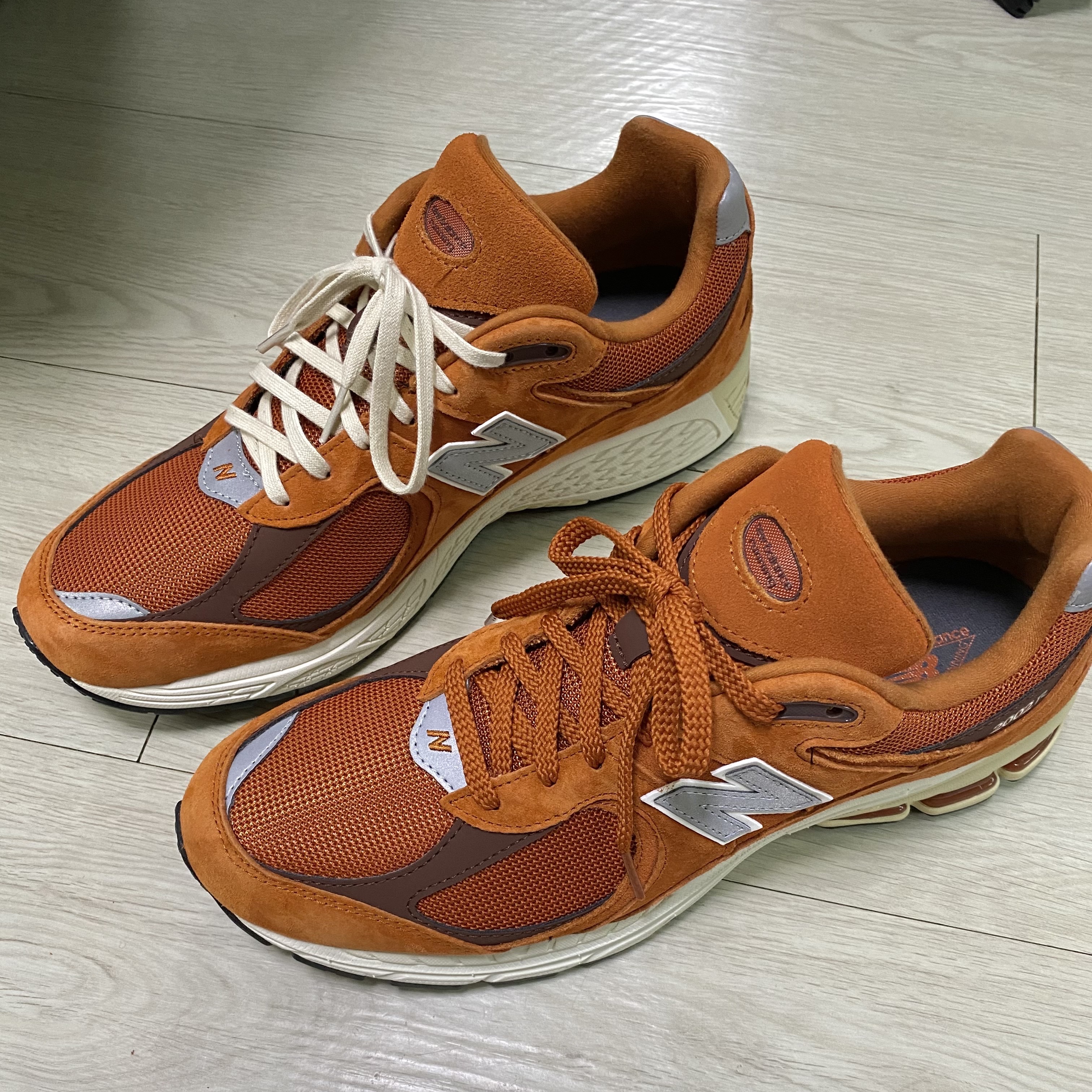 New Balance 2002R Rust Oxide 착용 스타일