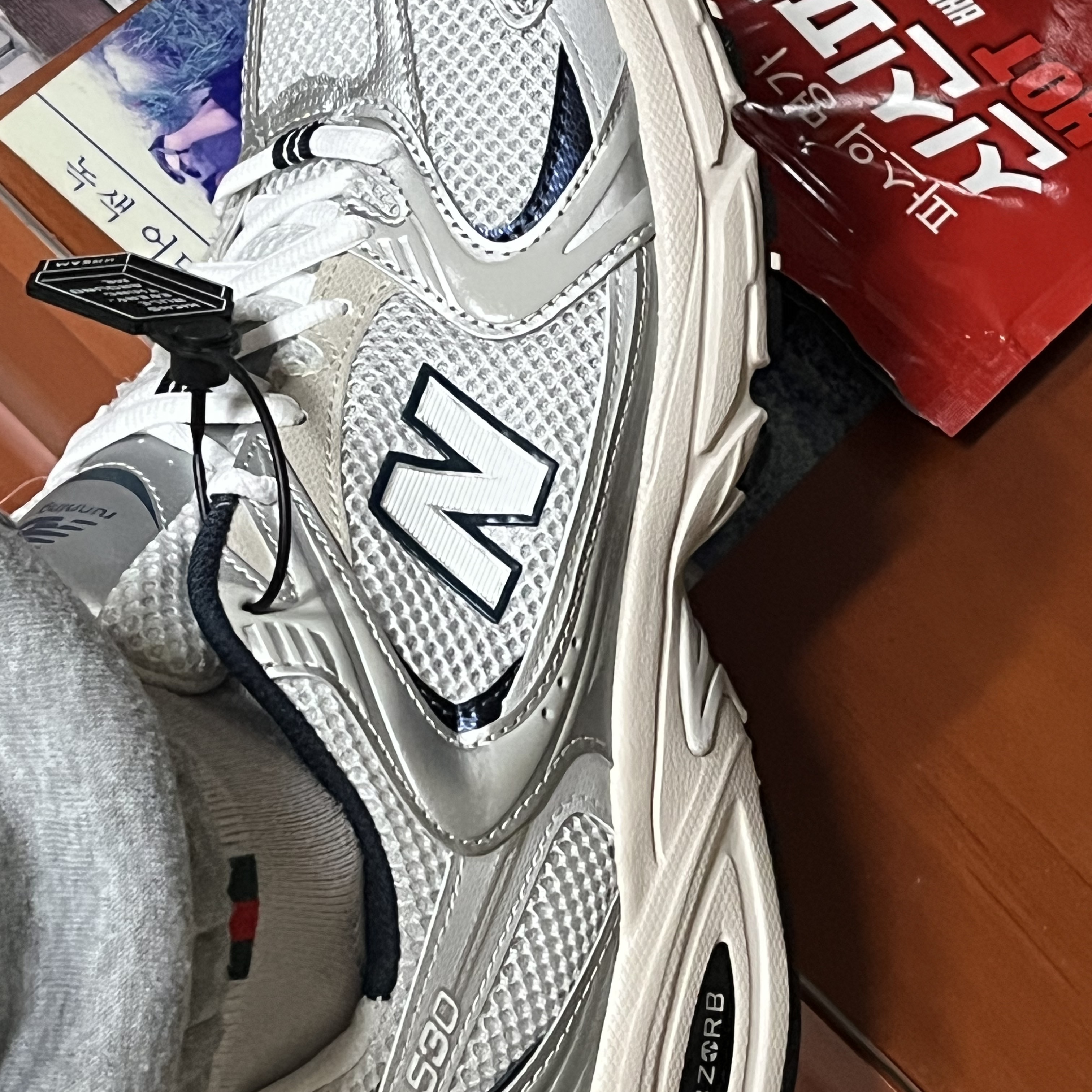 New Balance 530 Steel Grey 착용 스타일 - 3