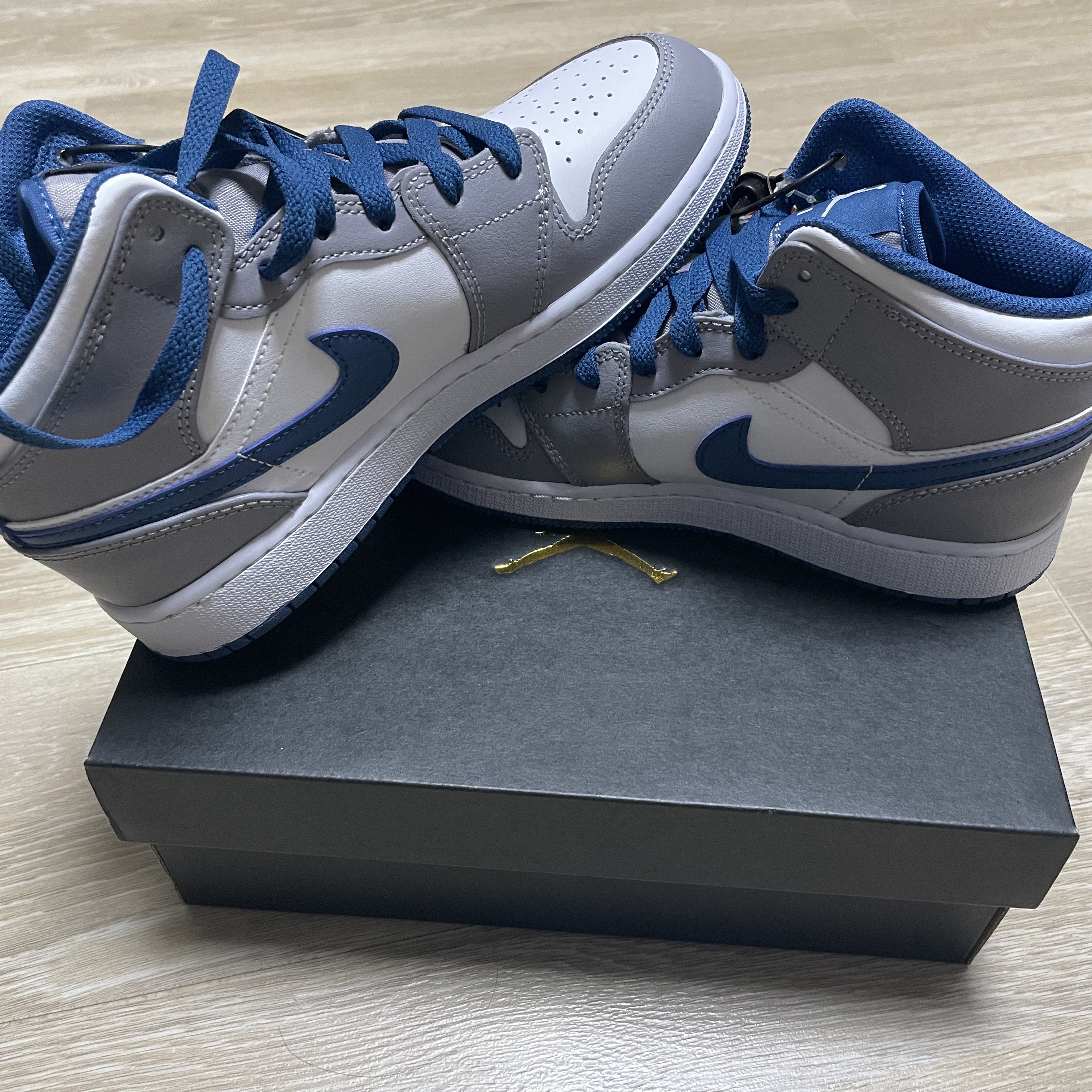 (GS) Jordan 1 Mid Cement Grey True Blue 착용 스타일 - 2