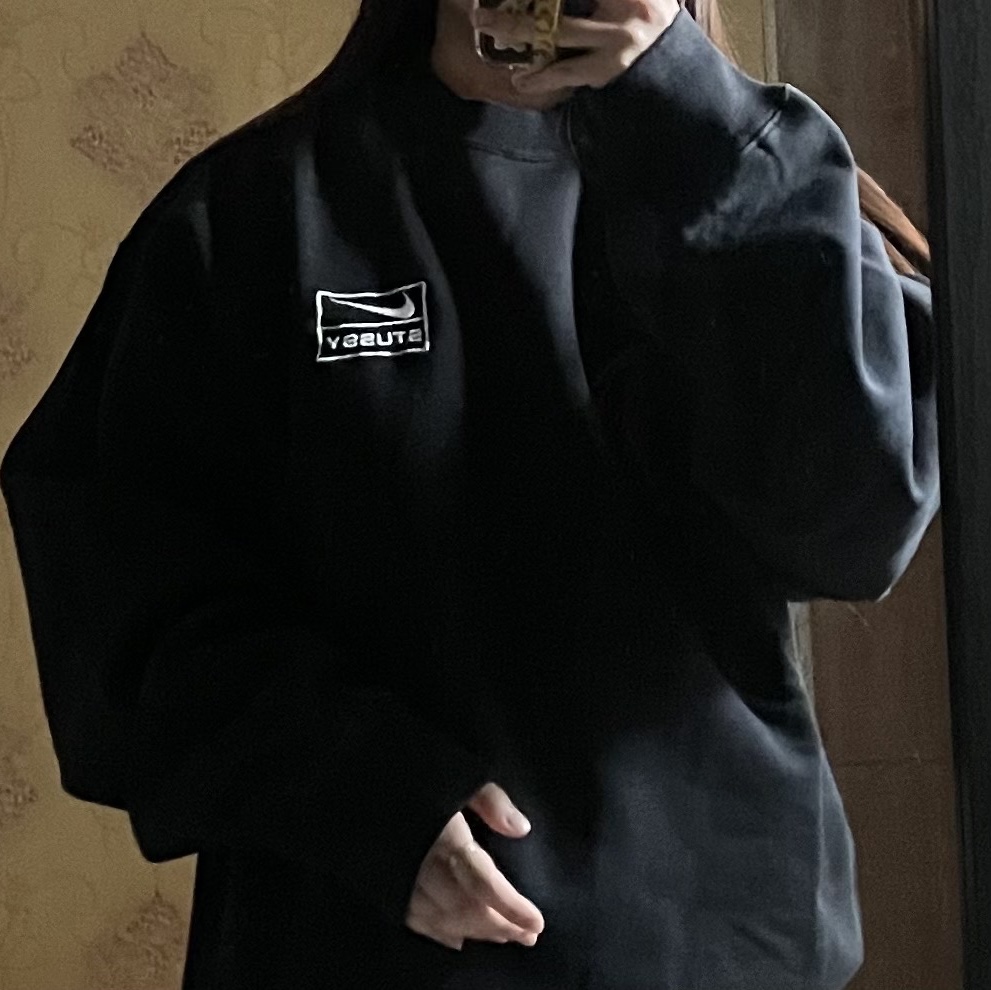 Nike x Stussy NRG Washed Fleece Crewneck Black (DO5310-010) 착용 스타일 - 1