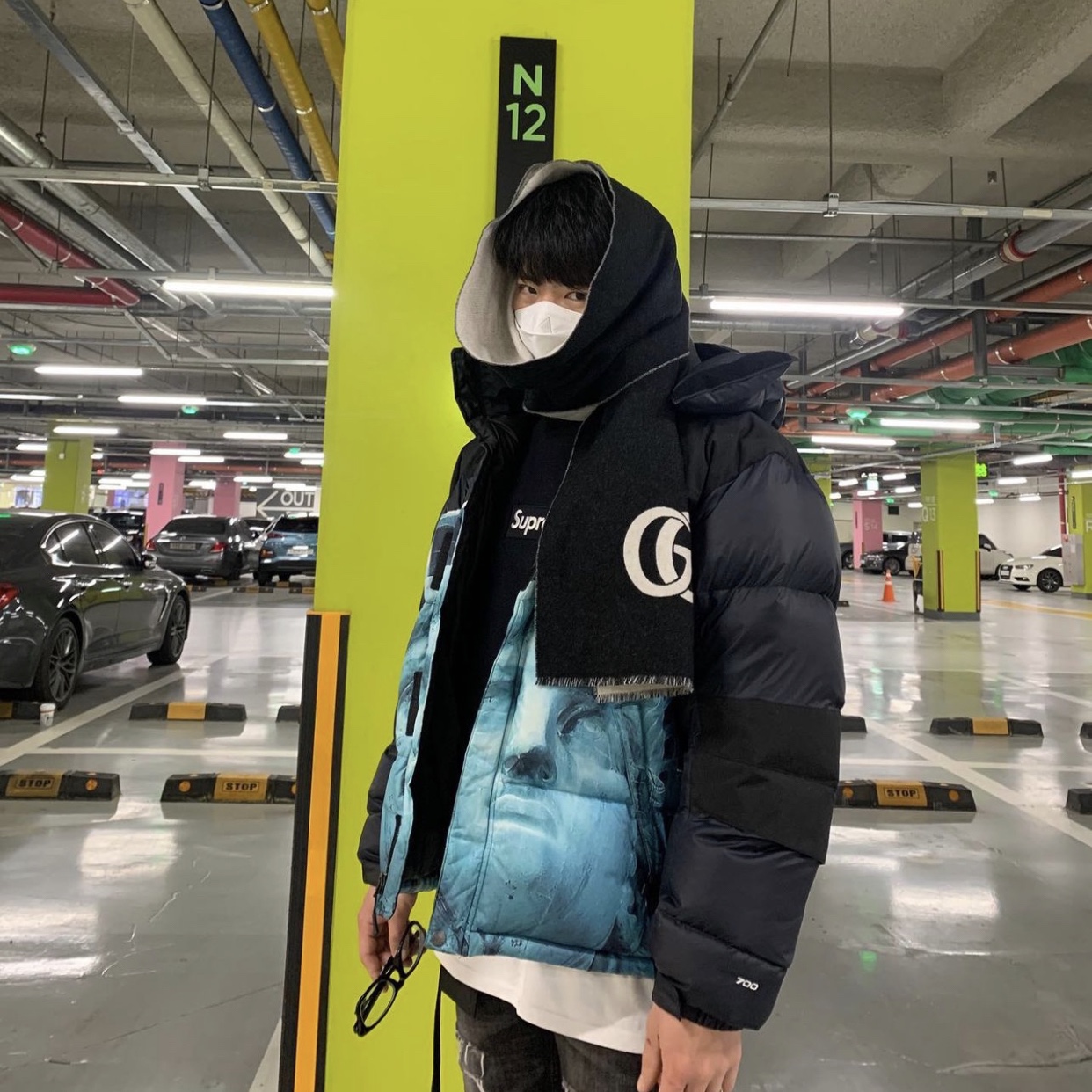 Supreme x The North Face Statue of Liberty Baltoro Jacket Black - 19FW, Supreme Box Logo Crewneck Black - 18FW 착용 스타일